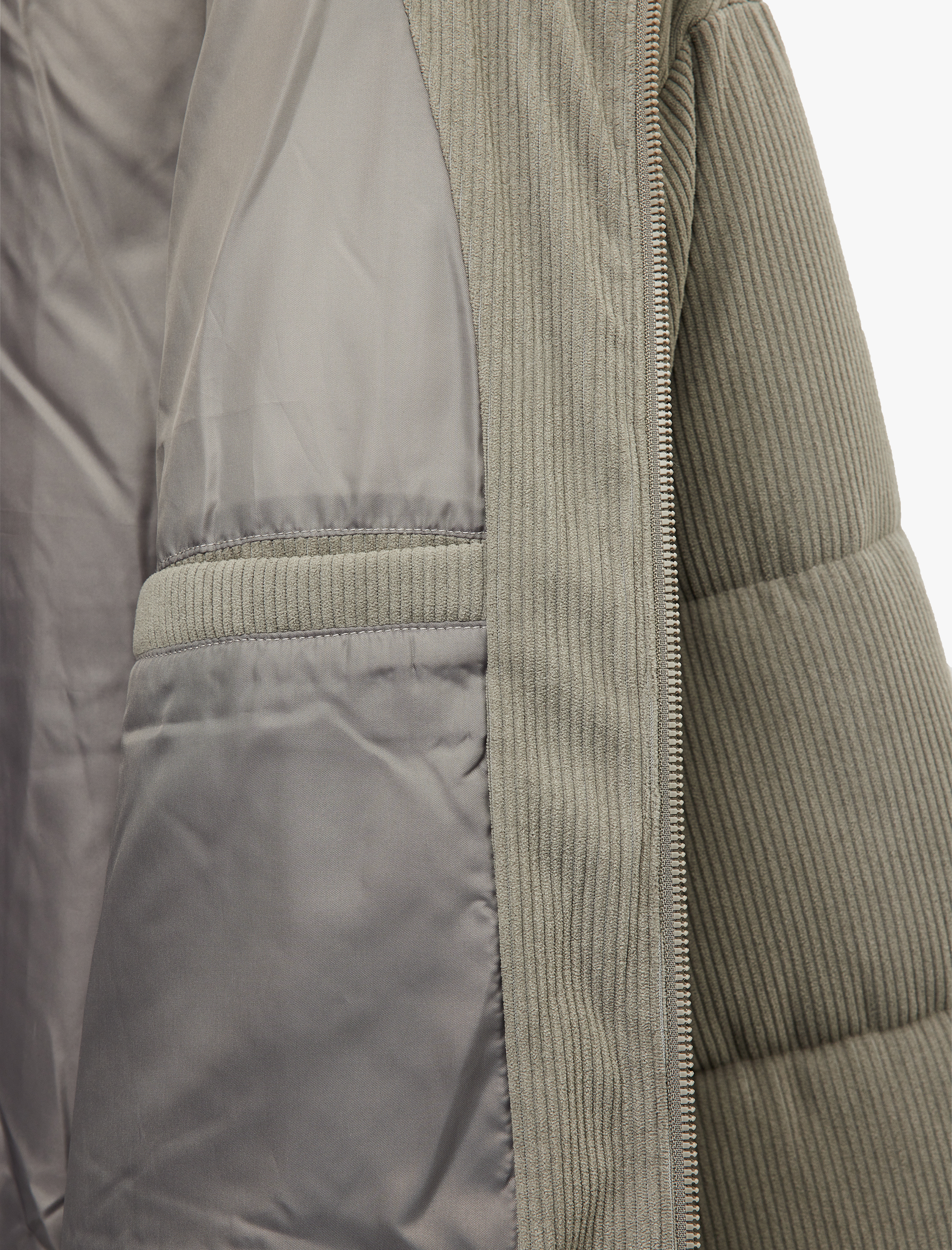   Dik Yaka Uzun Kollu Cep Detaylı Fermuarlı Fitilli Kadife Kışlık Şişme Mont