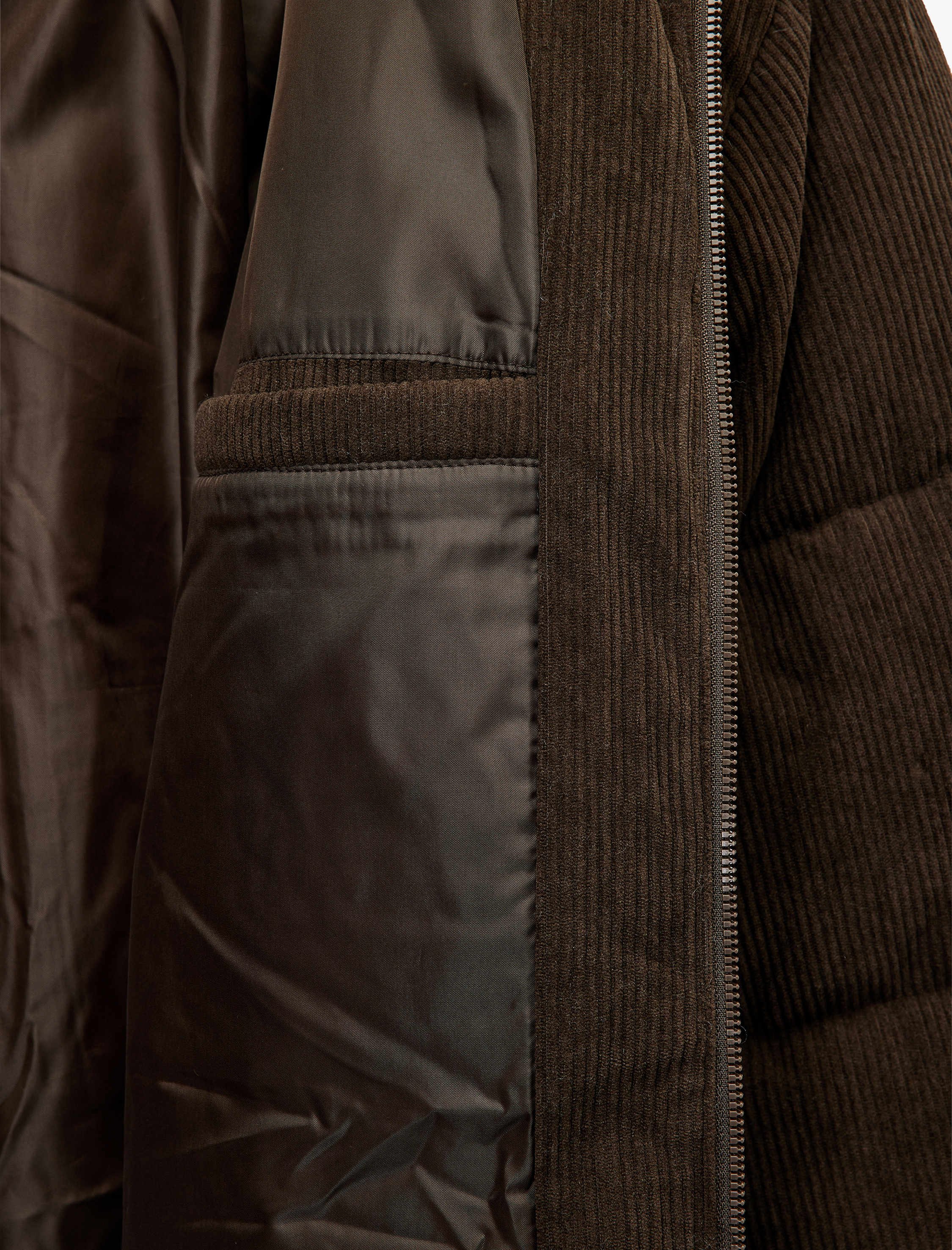   Dik Yaka Uzun Kollu Cep Detaylı Fermuarlı Fitilli Kadife Kışlık Şişme Mont