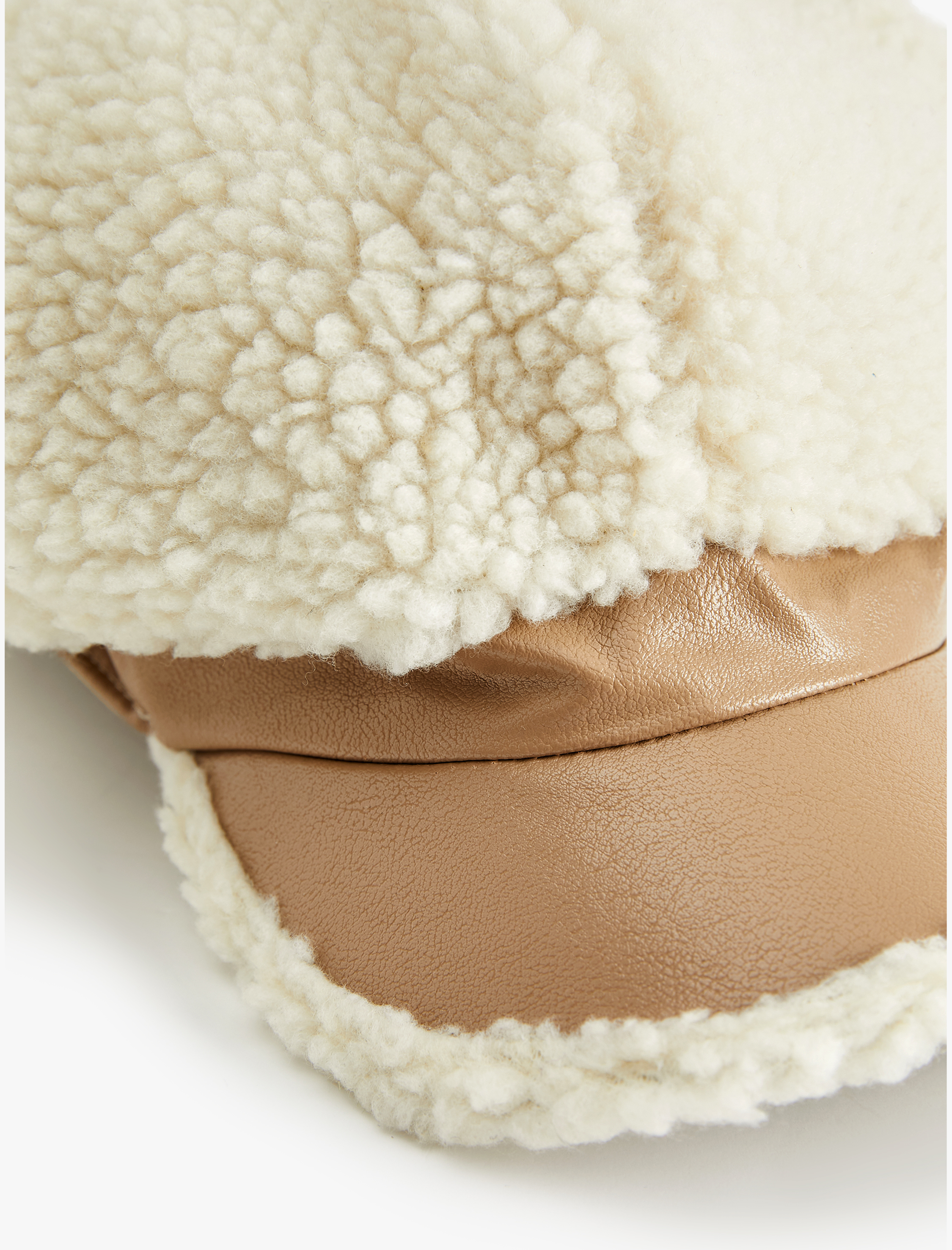  Kadın Peluş Detaylı Kep Şapka