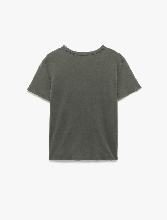  Pamuklu Soluk Efektli Kısa Kollu Bisiklet Yaka Tişört