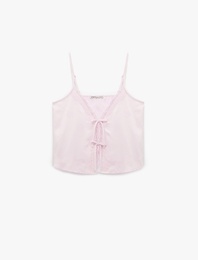 Dantelli Fiyonk Detaylı İnce Askılı Saten Pijama Üstü