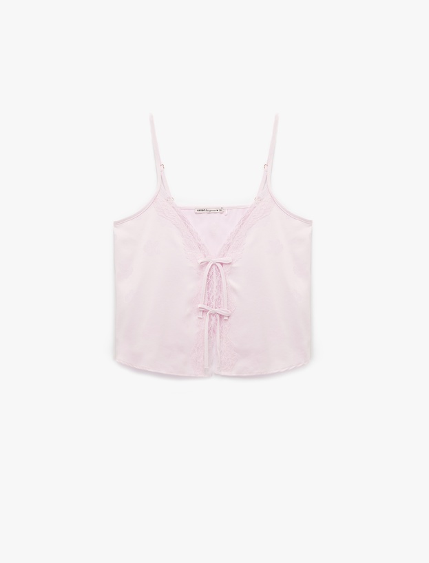 Dantelli Fiyonk Detaylı İnce Askılı Saten Pijama Üstü_0