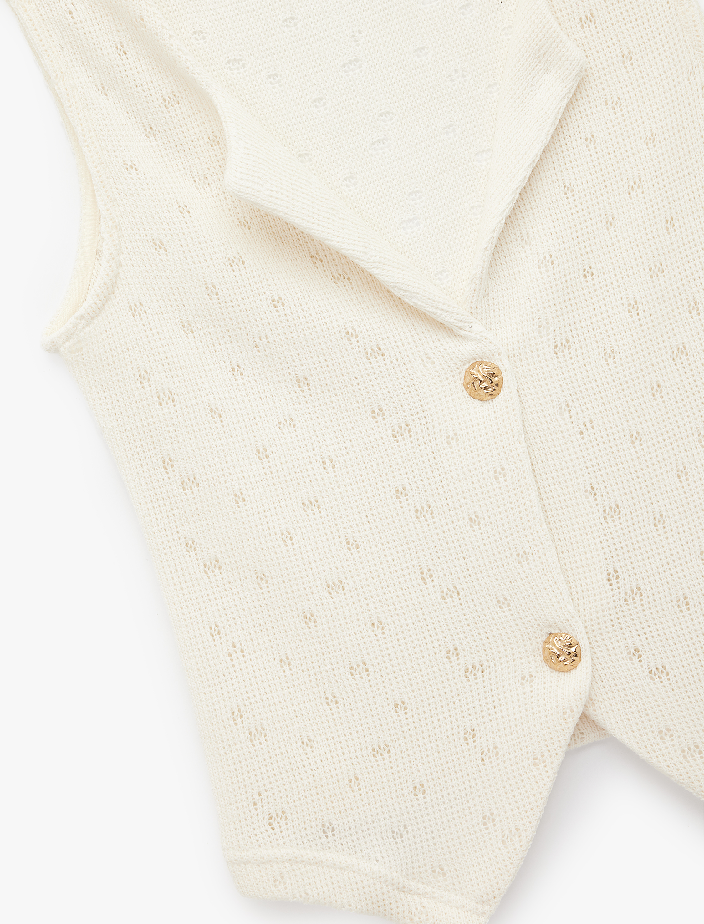   Düğmeli V Yaka Ajurlu Triko Yelek