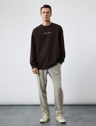 İşleme Detaylı Uzun Kollu Bisiklet Yaka Sweatshirt