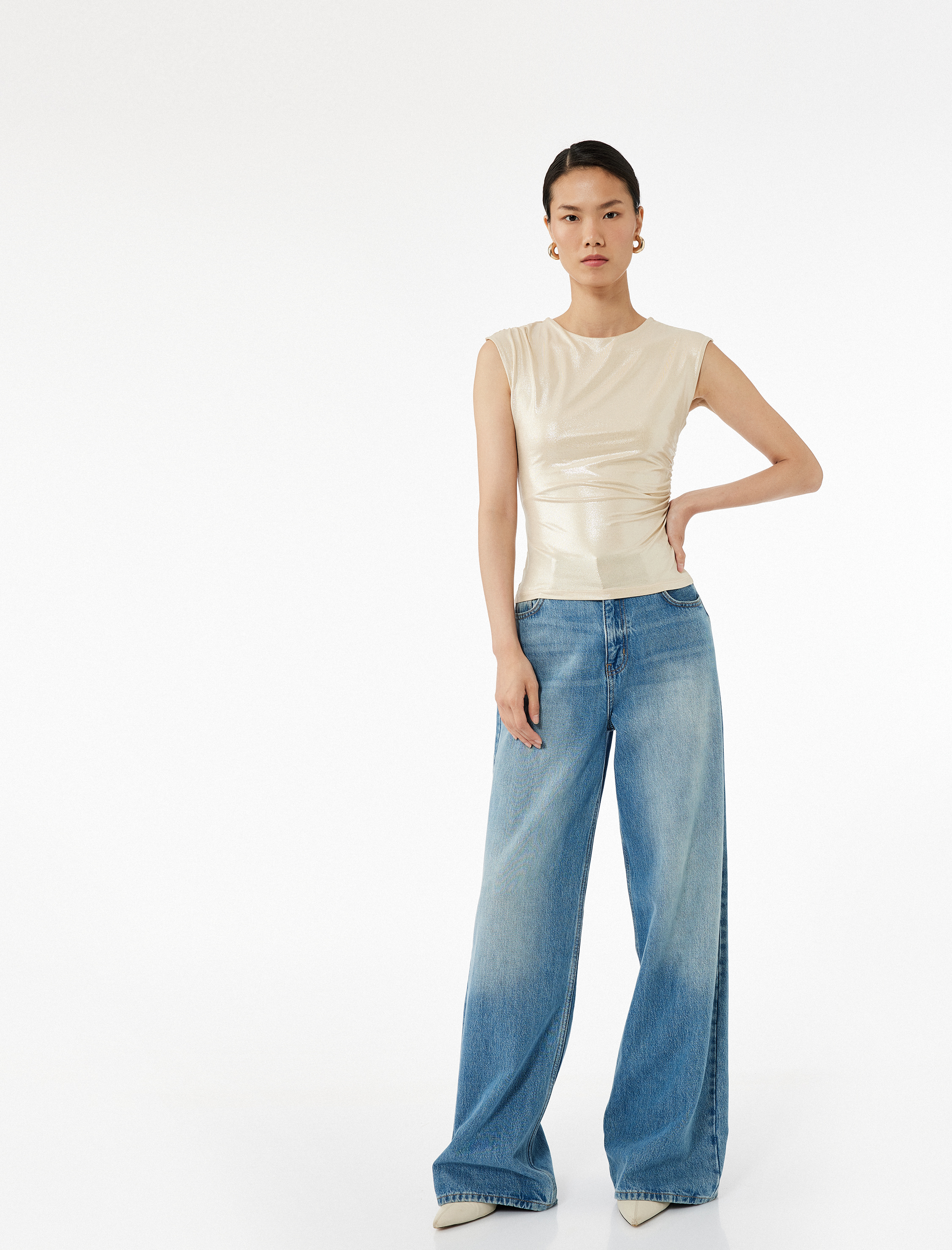   Slim Fit Drapeli Bisiklet Yaka Kolsuz Parlak Bluz