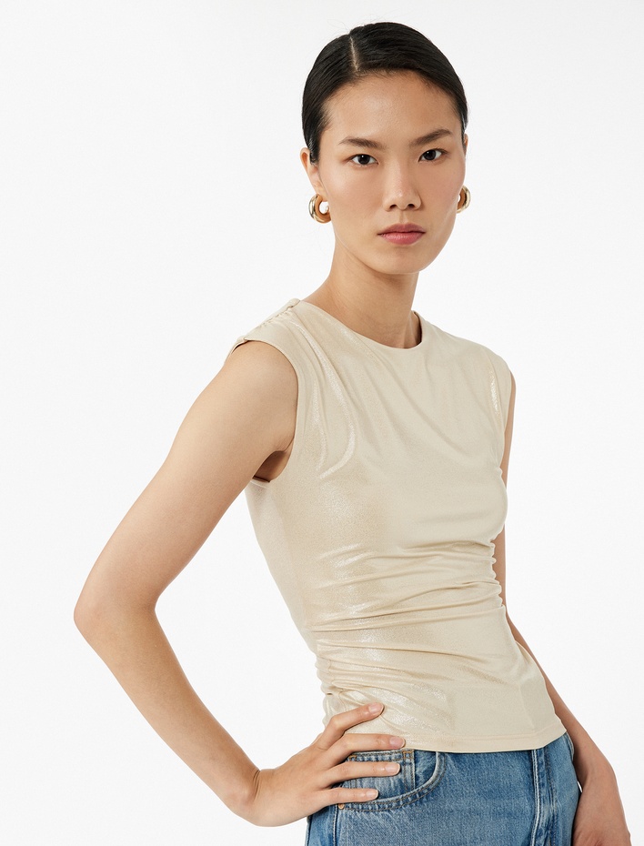  Slim Fit Drapeli Bisiklet Yaka Kolsuz Parlak Bluz