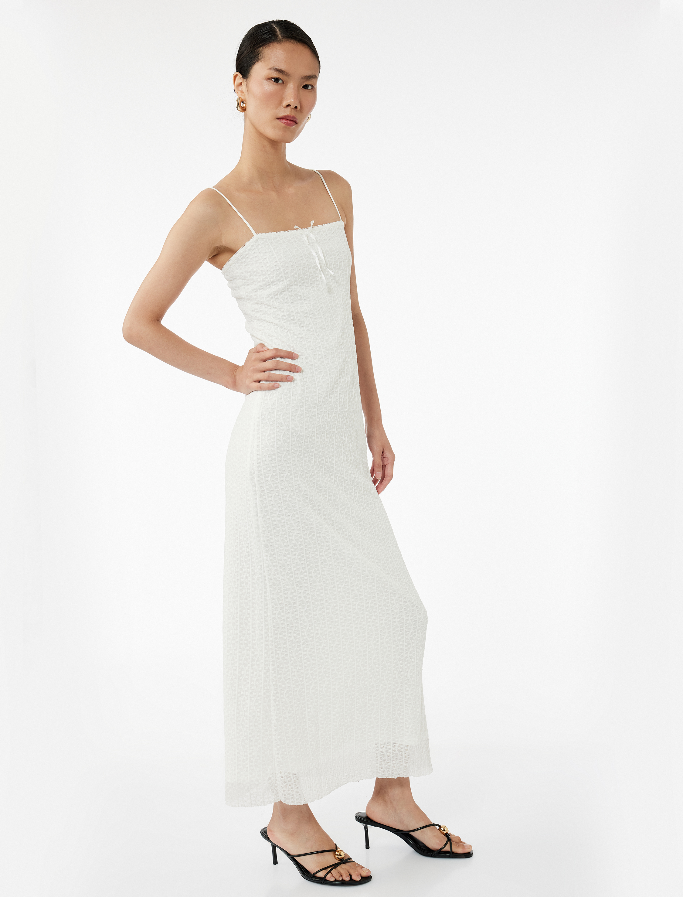   Koton X Zeynep Bastık - İnce Askılı Fiyonklu Dokulu Bodycon Maxi Elbise