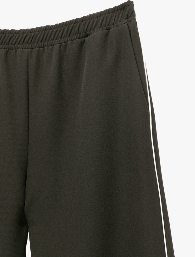Yanları Şerit Detaylı Cepli Düz Bol Paça Eşofman Pantolon_2
