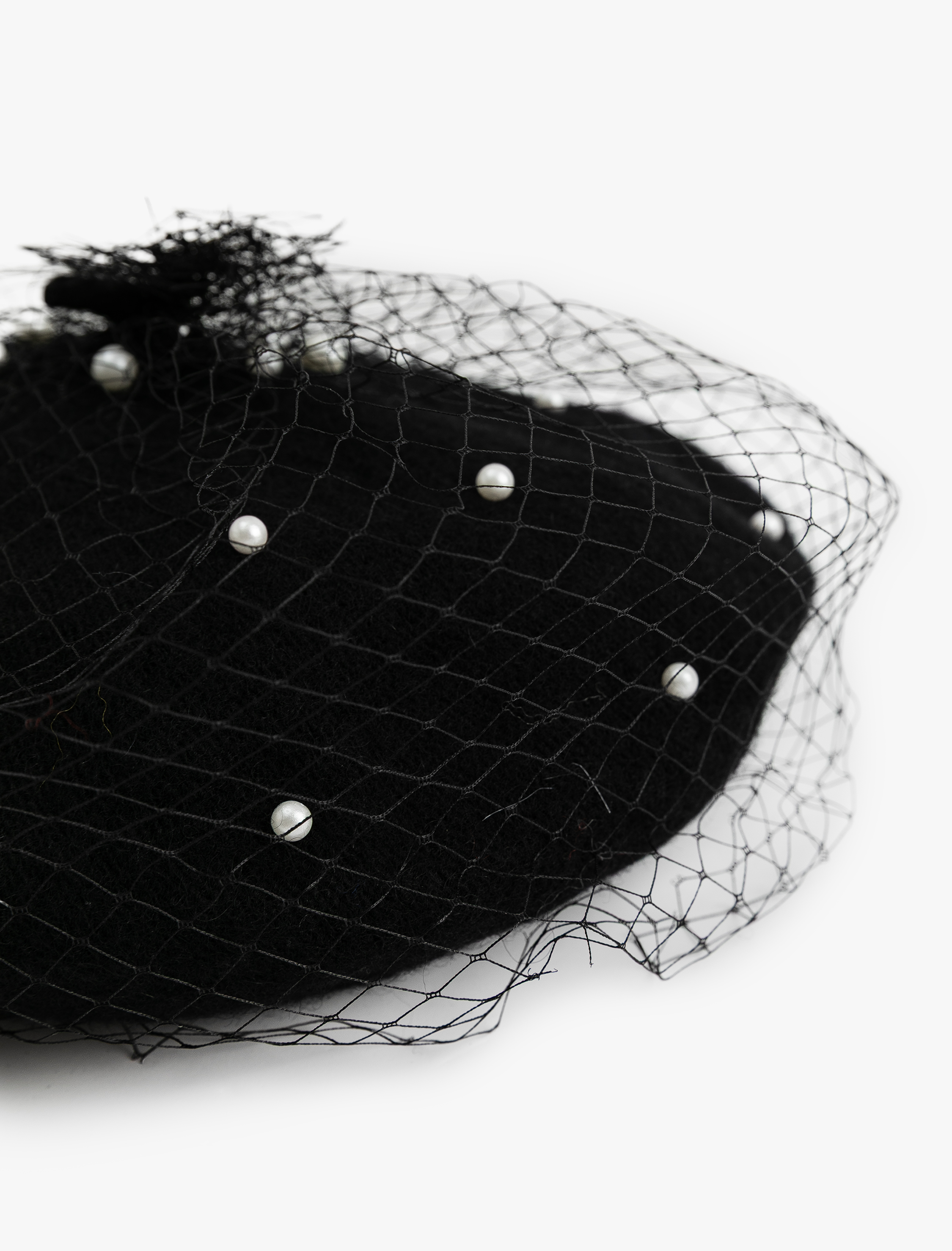  Kadın Tül ve Boncuk Detaylı Ressam Şapka