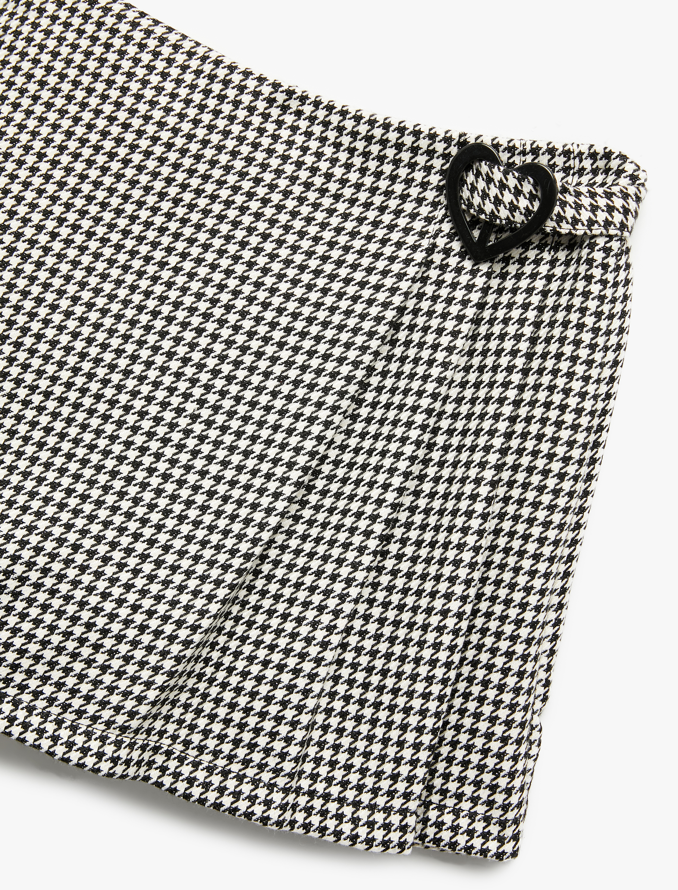  Kız Bebek Viskon Karışımlı Kalp Toka Detaylı Pileli Şort Etek