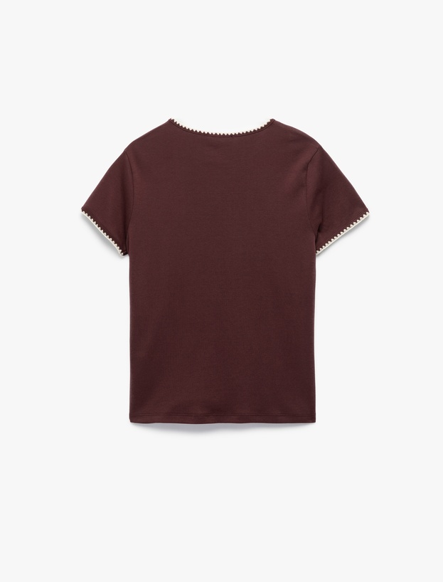 Pamuklu Slim Fit Kısa Kollu Bisiklet Yaka Kroşe Detaylı Tişört_1
