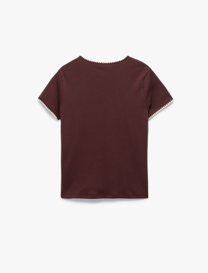  Pamuklu Slim Fit Kısa Kollu Bisiklet Yaka Kroşe Detaylı Tişört