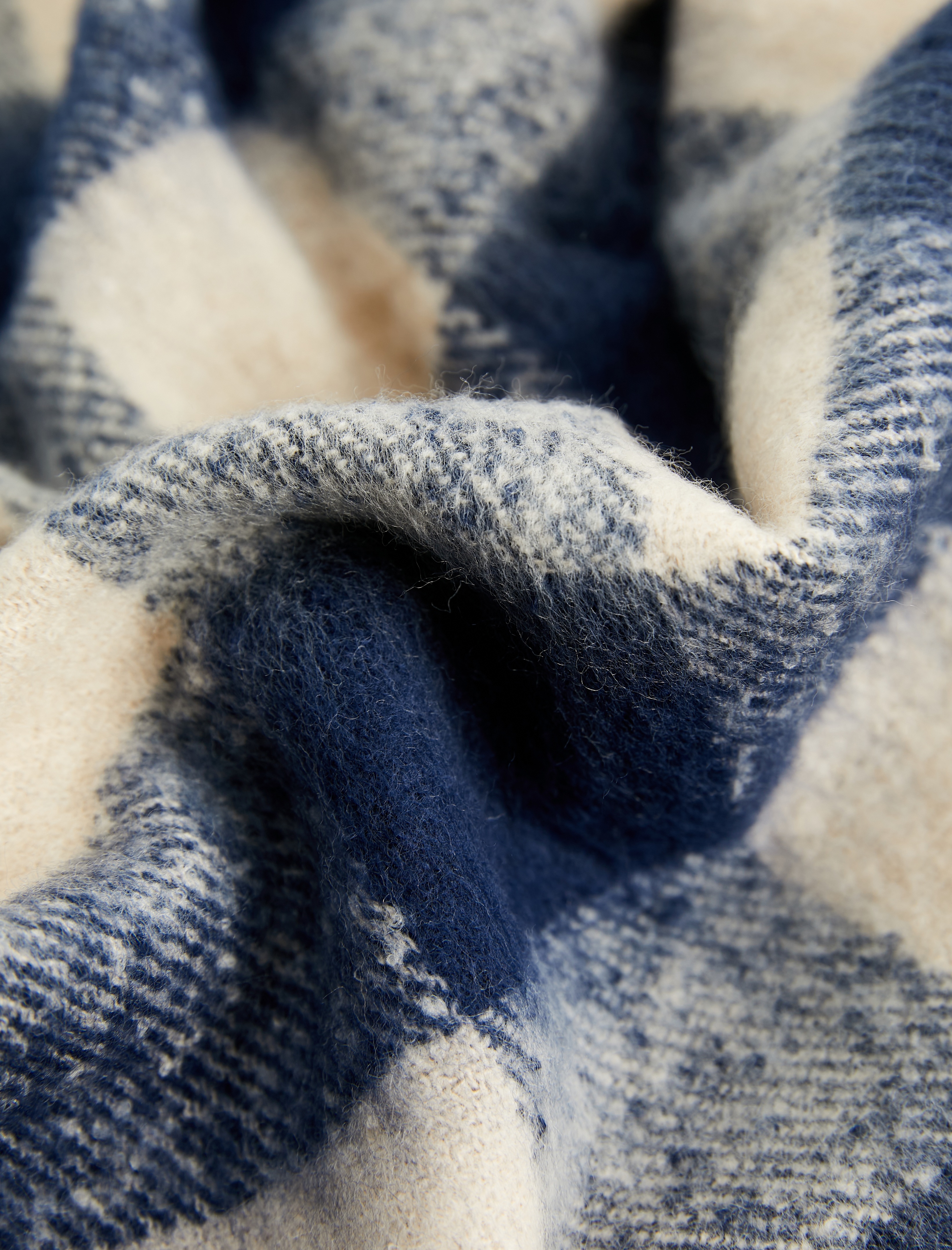  Kadın Yumuşak Dokulu Püsküllü Ekoseli Uzun Atkı