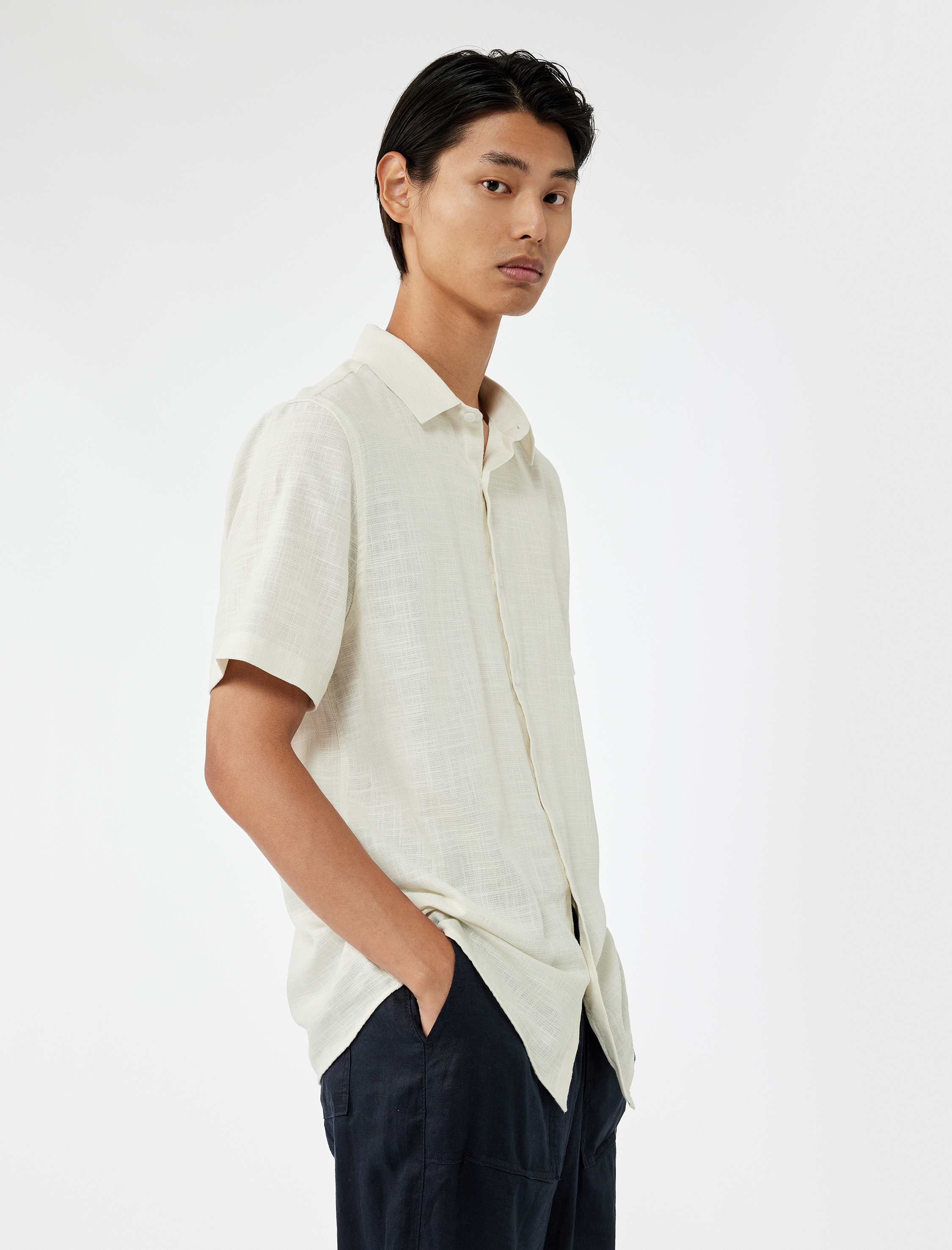 Pamuklu Düğmeli Regular Fit Kısa Kollu Gömlek