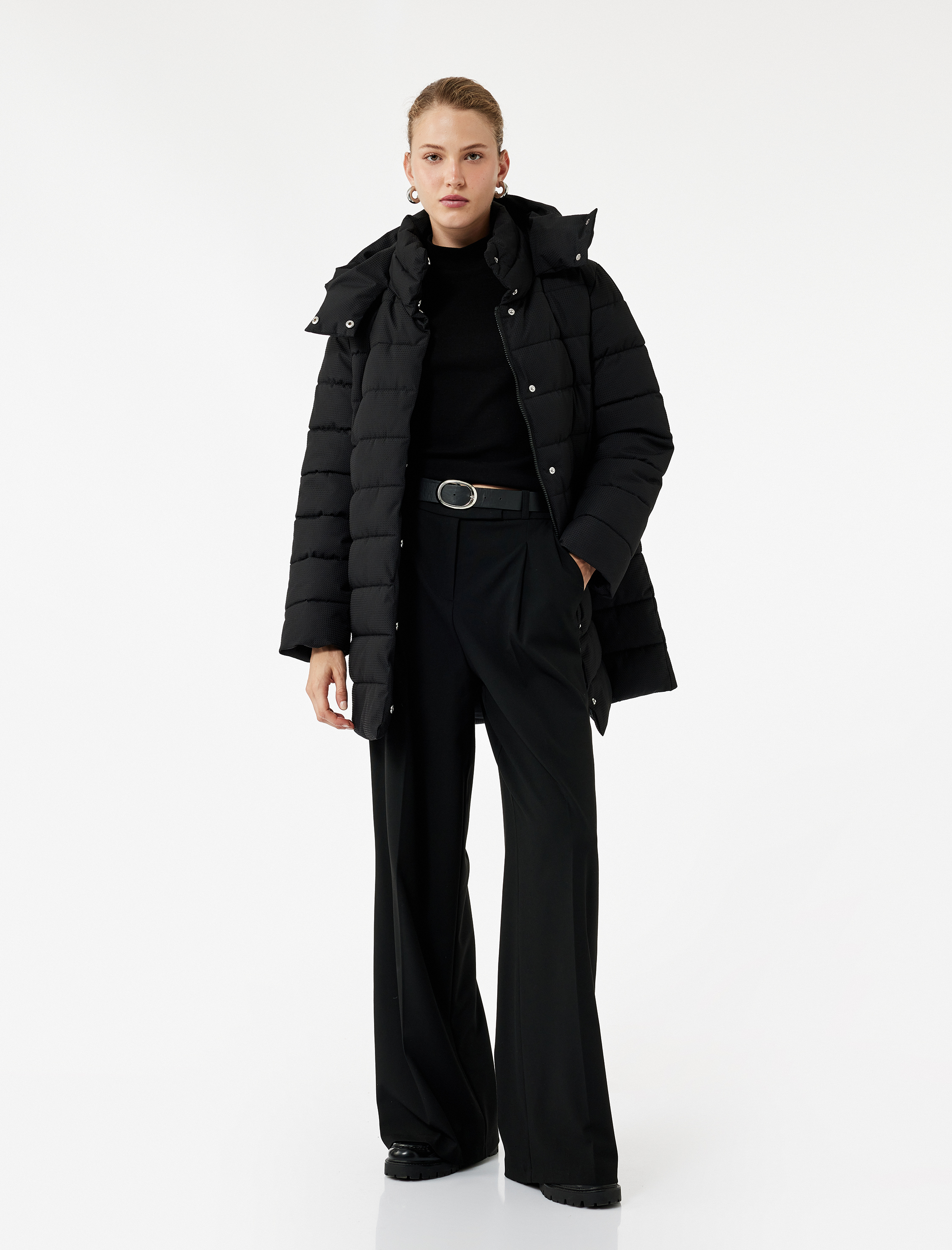   Astarlı Cepli Fermuarlı Uzun Kollu Su İtici Kapüşonlu Şişme Mont