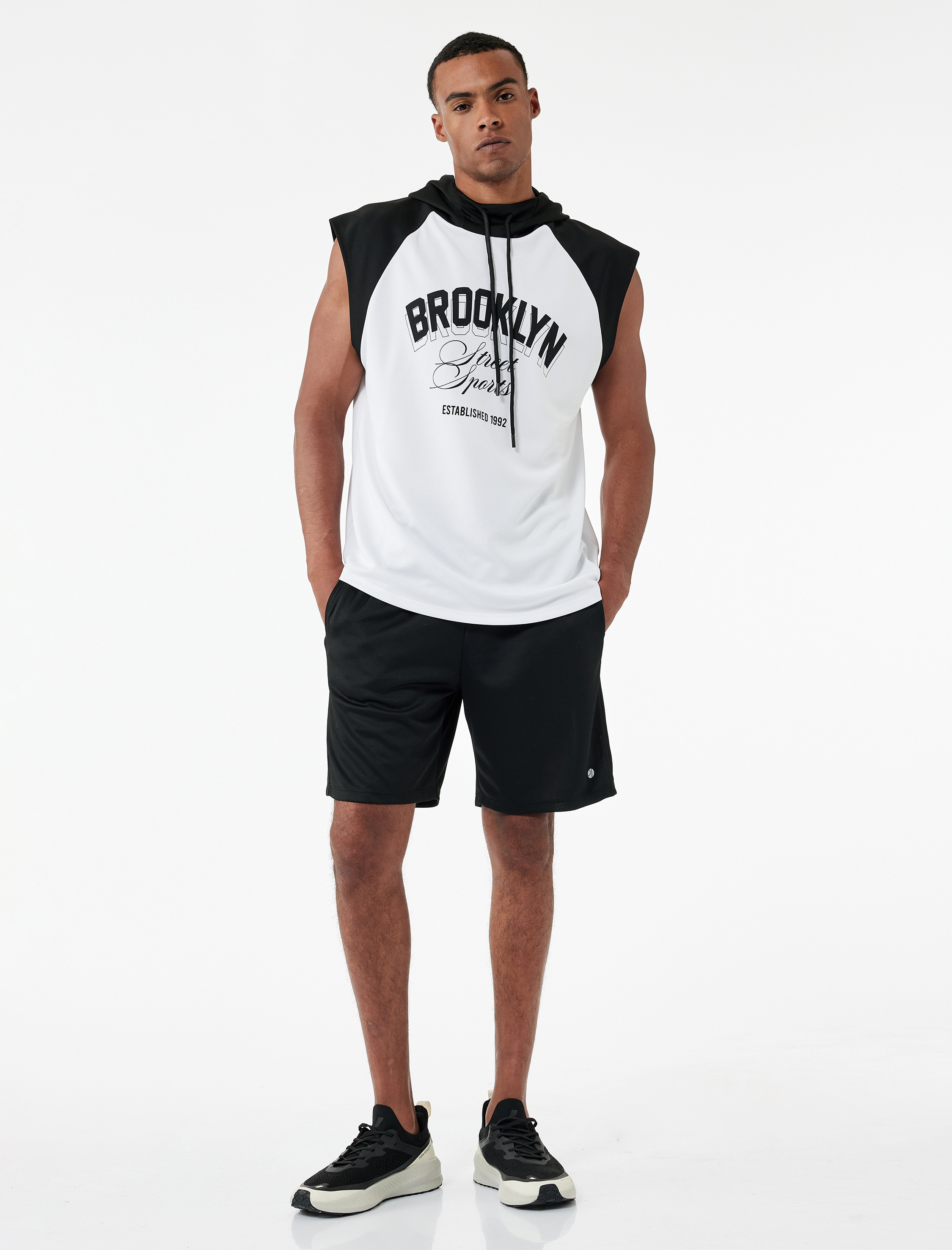   Baskılı Renk Kontrastlı Kapşonlu Kolsuz Spor Atleti