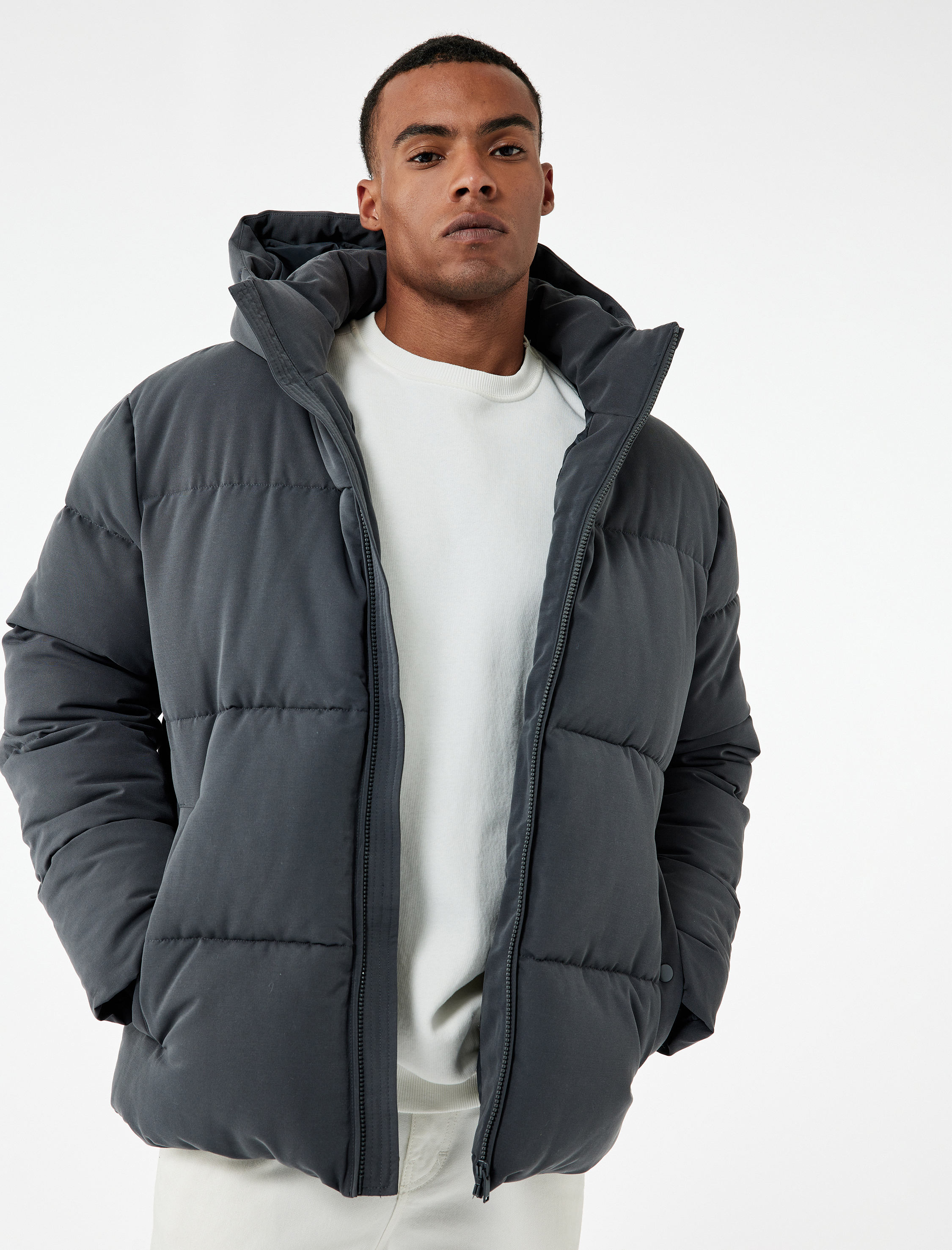   Uzun Kollu Kapüşonlu Fermuarlı Kışlık Şişme Mont