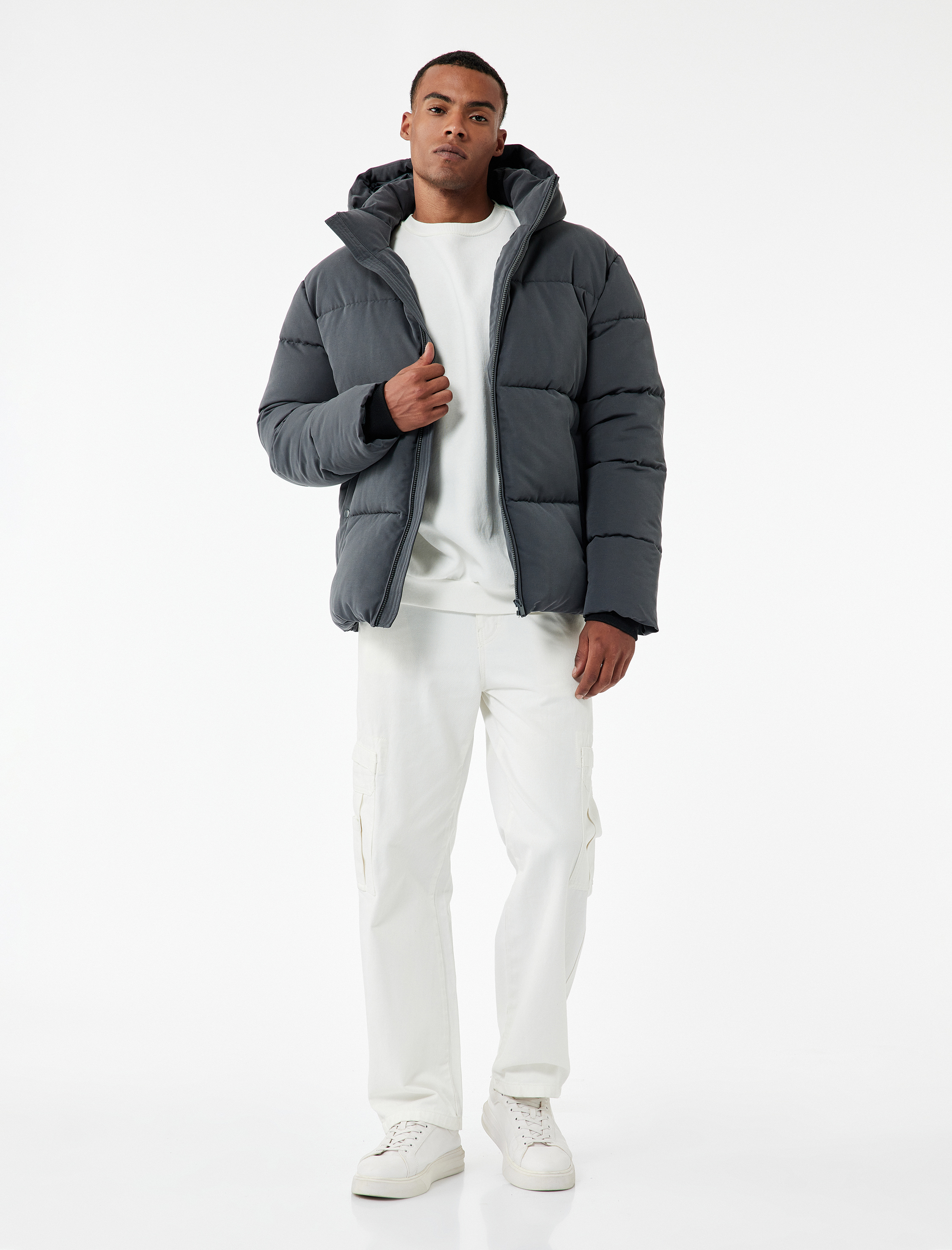   Uzun Kollu Kapüşonlu Fermuarlı Kışlık Şişme Mont