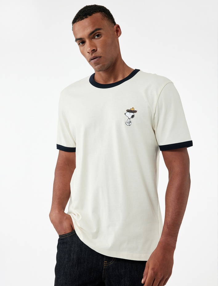  Regular Fit Kısa Kollu Bisiklet Yaka Pamuklu Lisanslı Snoopy Tişört