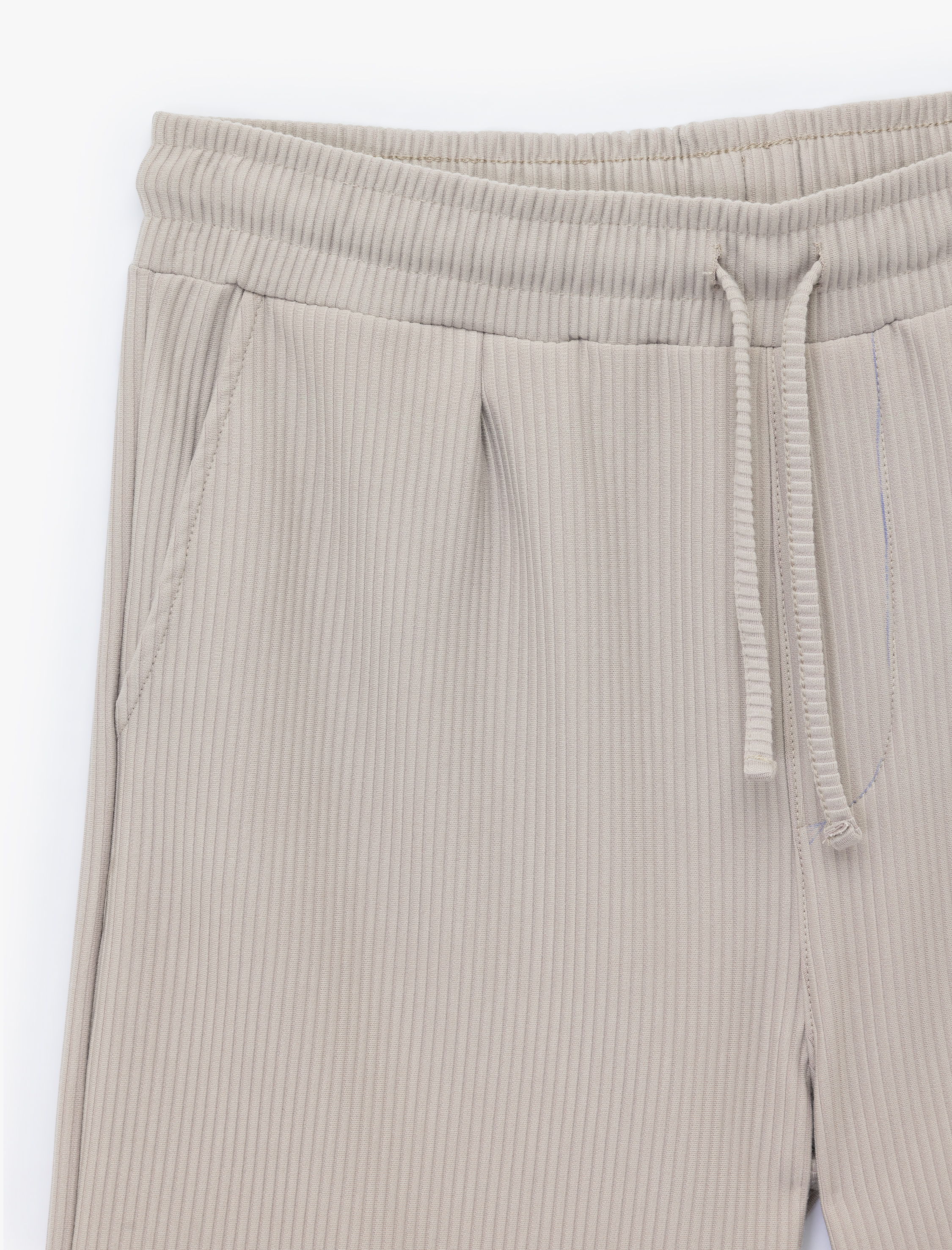   Cep Detaylı Dokulu Beli Bağcıklı Bermuda Şort