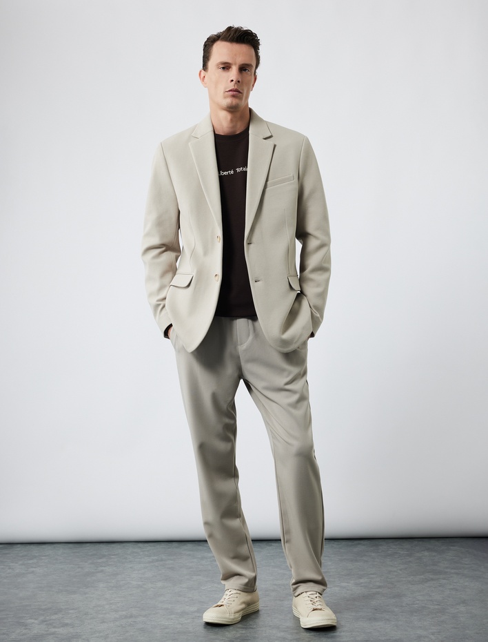  Uzun Kollu Kapaklı Cep Detaylı Düğmeli Slim Fit Mono Yaka Blazer Ceket