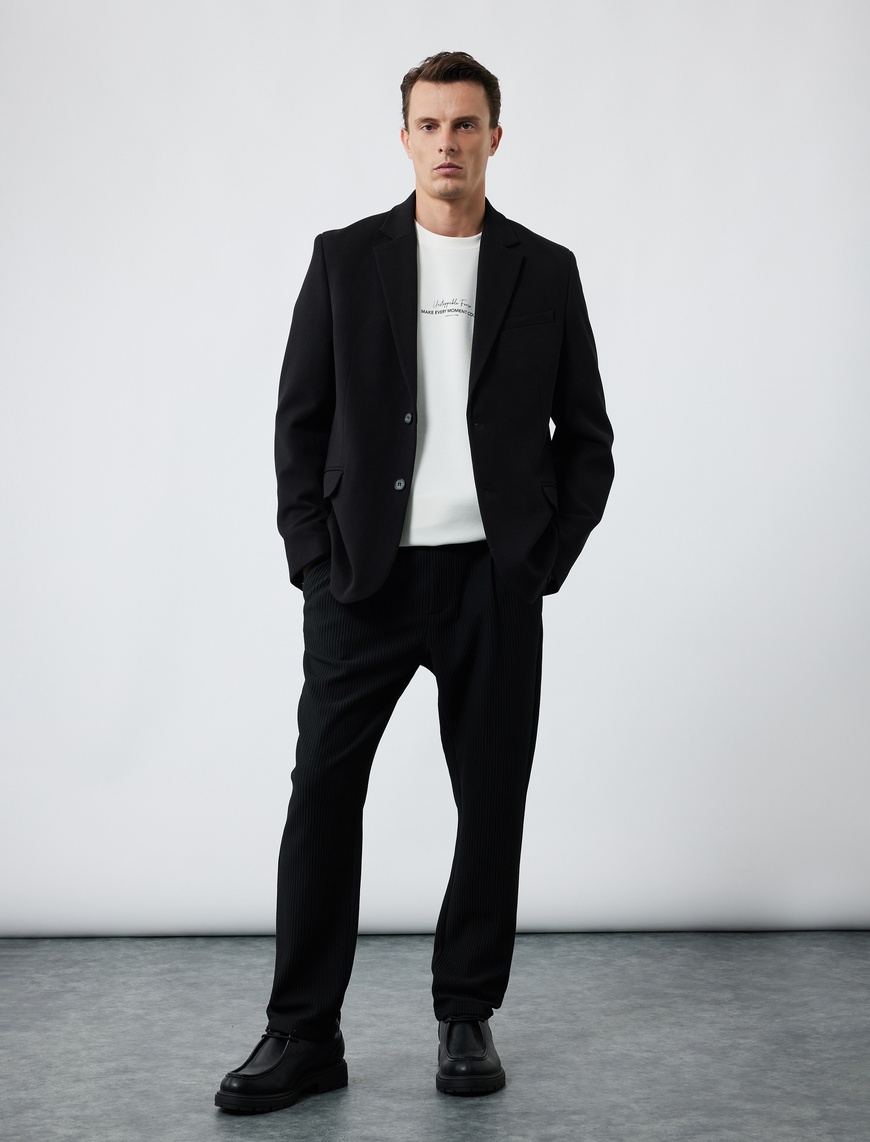   Uzun Kollu Kapaklı Cep Detaylı Düğmeli Slim Fit Mono Yaka Blazer Ceket