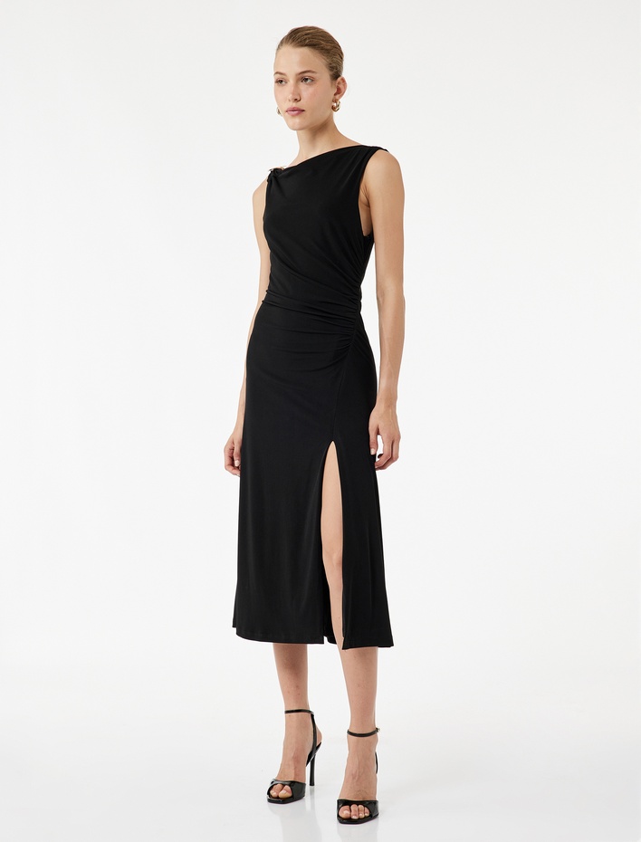  Degaje Yaka Kolsuz Metal Aksesuarlı Parlak Uzun Abiye Elbise