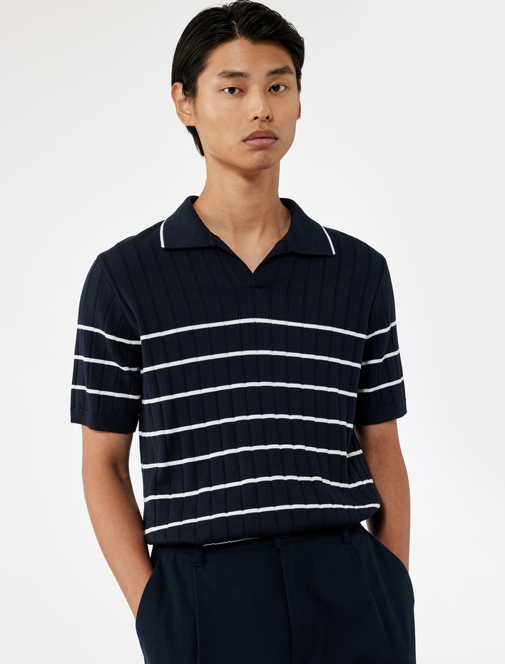  Regular Fit Polo Yaka Dokulu Viskon Kısa Kollu Triko Tişört
