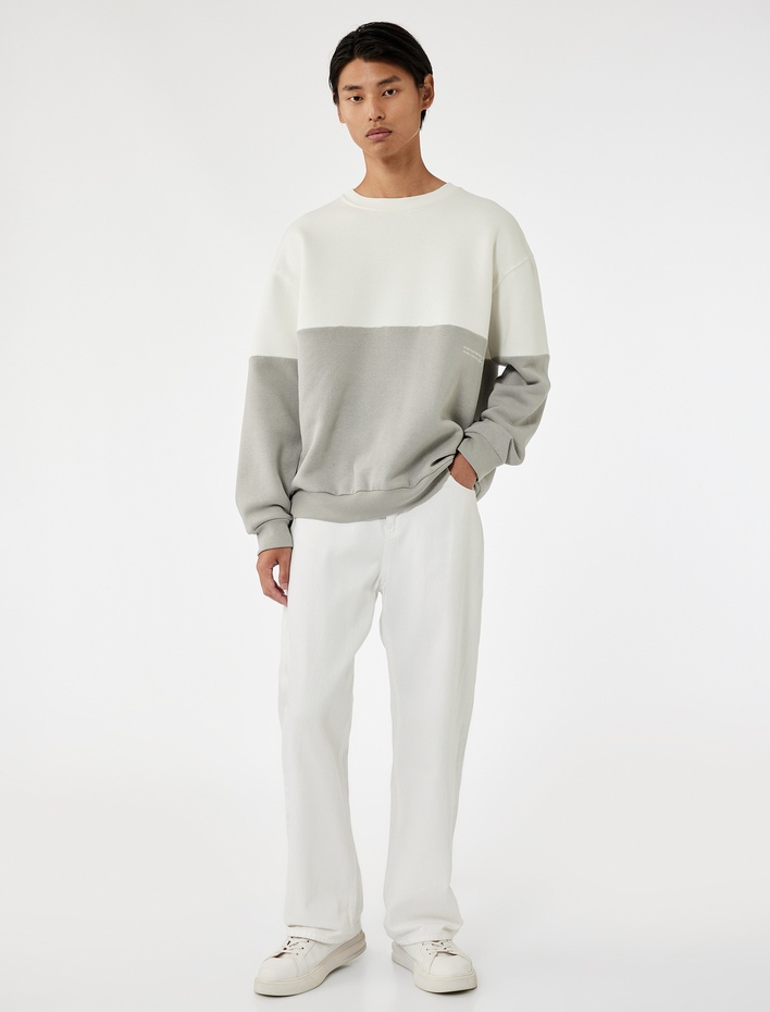  Oversize Uzun Kollu Renk Bloklu Baskı Detaylı Bisiklet Yaka Sweatshirt