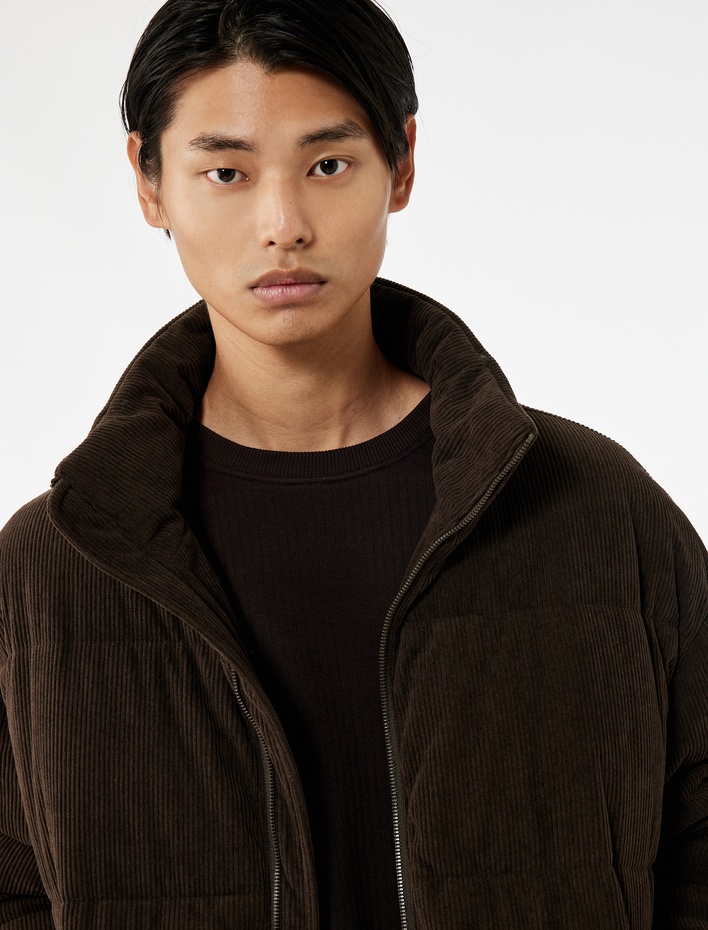  Dik Yaka Uzun Kollu Cep Detaylı Fermuarlı Fitilli Kadife Kışlık Şişme Mont