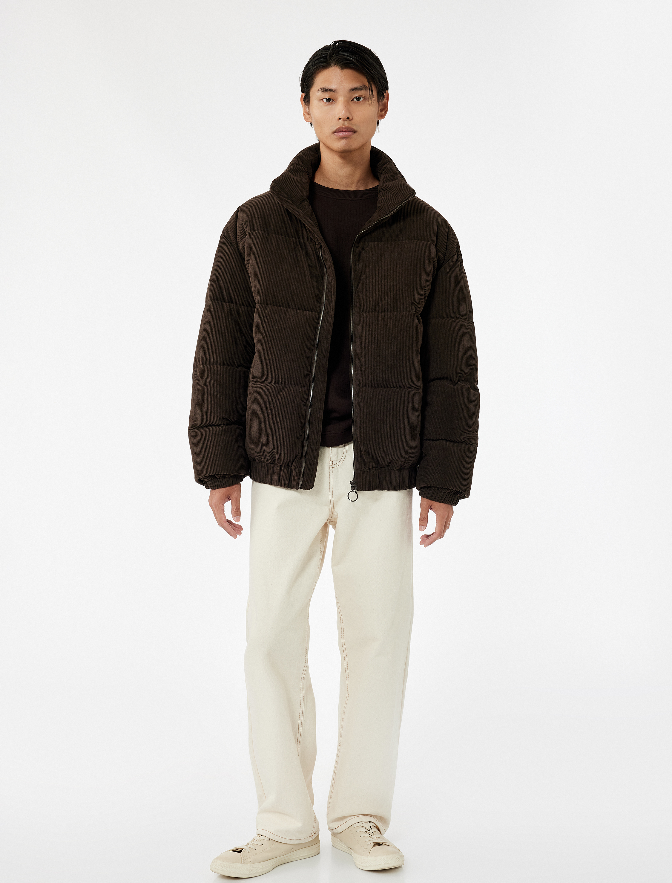   Dik Yaka Uzun Kollu Cep Detaylı Fermuarlı Fitilli Kadife Kışlık Şişme Mont