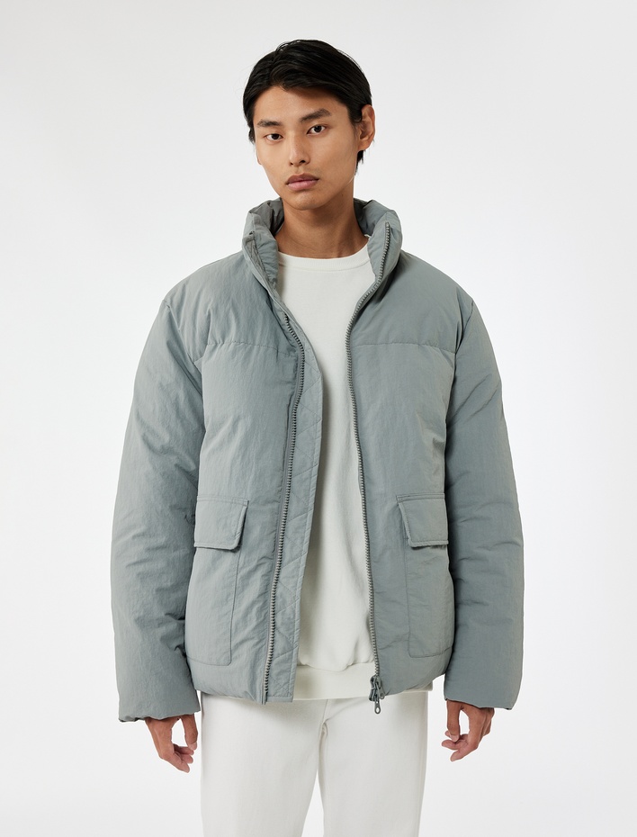  Uzun Kollu Kapaklı Cep Detaylı Fermuarlı Slim Fit Dik Yaka Şişme Mont