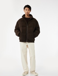 Dik Yaka Uzun Kollu Cep Detaylı Fermuarlı Fitilli Kadife Kışlık Şişme Mont