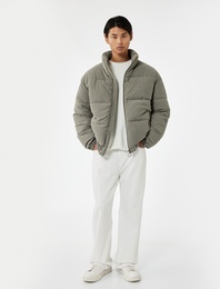 Dik Yaka Uzun Kollu Cep Detaylı Fermuarlı Fitilli Kadife Kışlık Şişme Mont