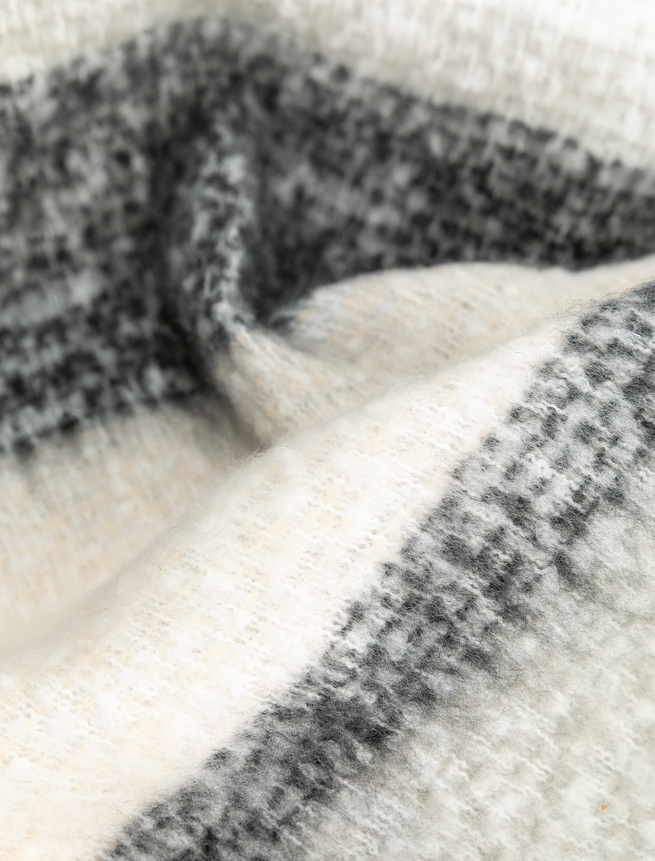  Kadın Yumuşak Dokulu Püsküllü Renk Bloklu Uzun Atkı