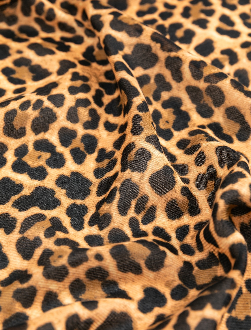  Kadın Kare Leopar Şal