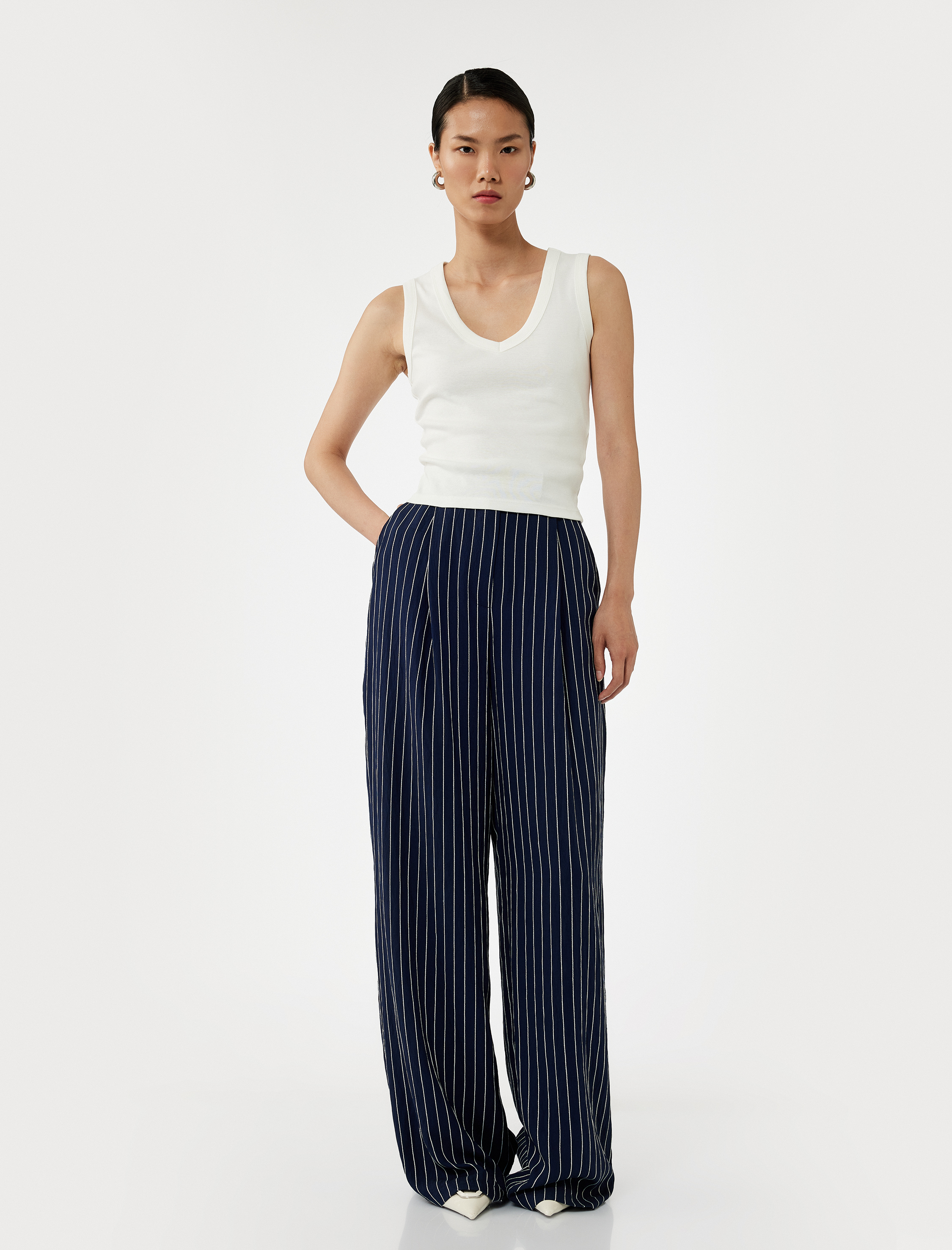   Slim Fit Bisiklet Yaka Pamuklu Ribanalı Kolsuz Bluz