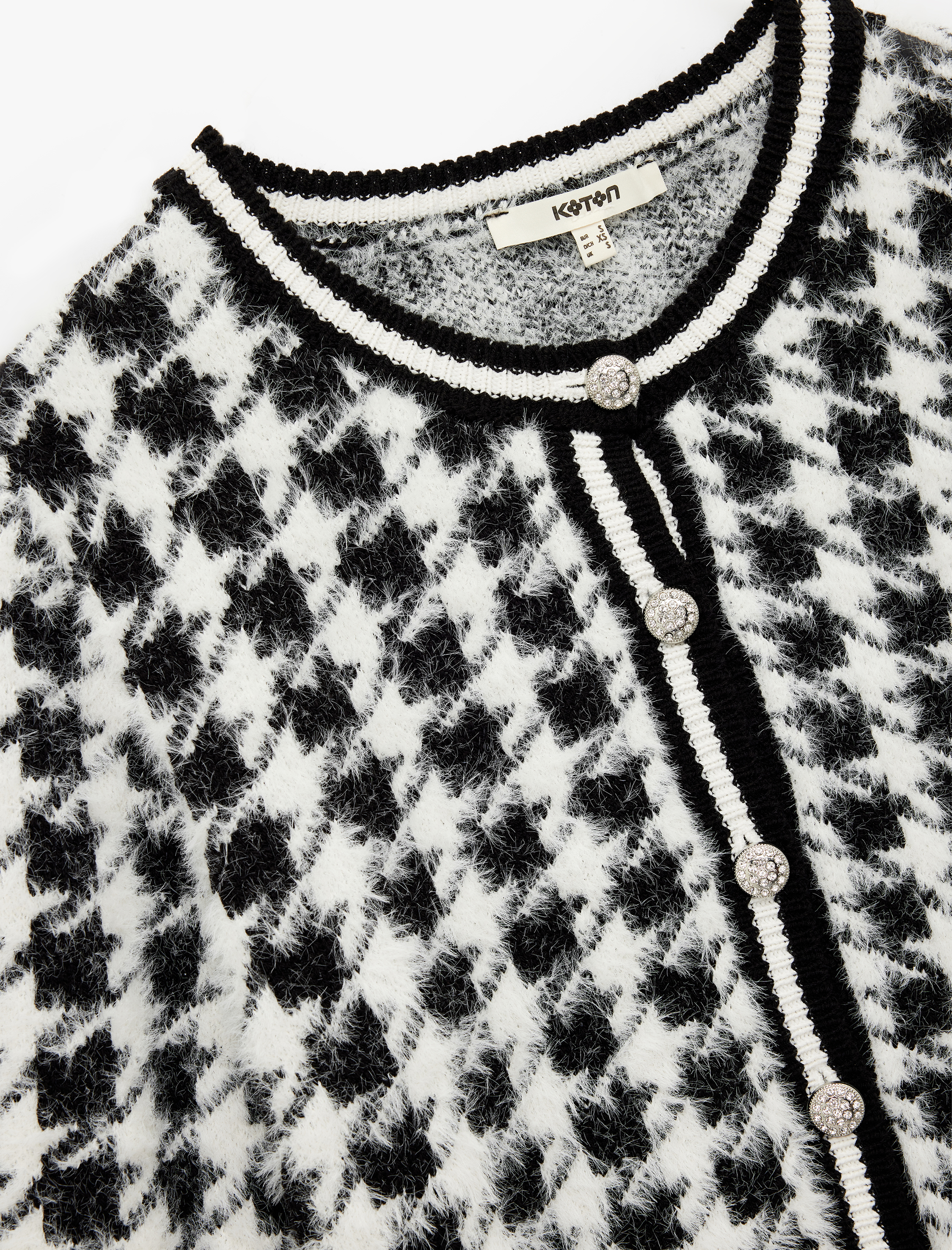   Uzun Kollu Yuvarlak Yaka Kazayağı Desenli Düğmeli Peluş Hırka