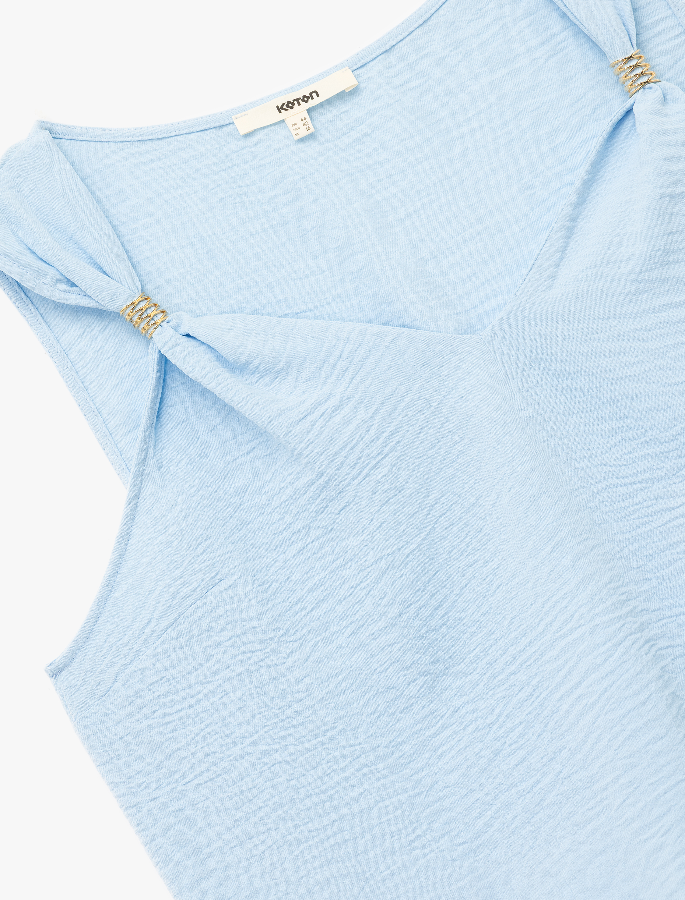   Aksesuar Detaylı V Yaka Kolsuz Bluz