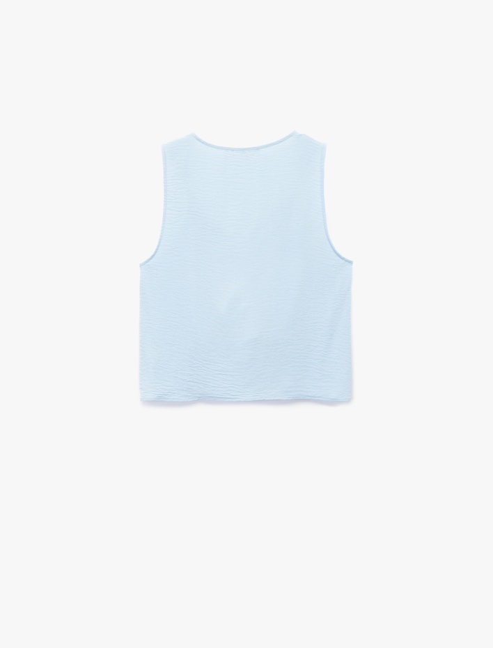  Aksesuar Detaylı V Yaka Kolsuz Bluz