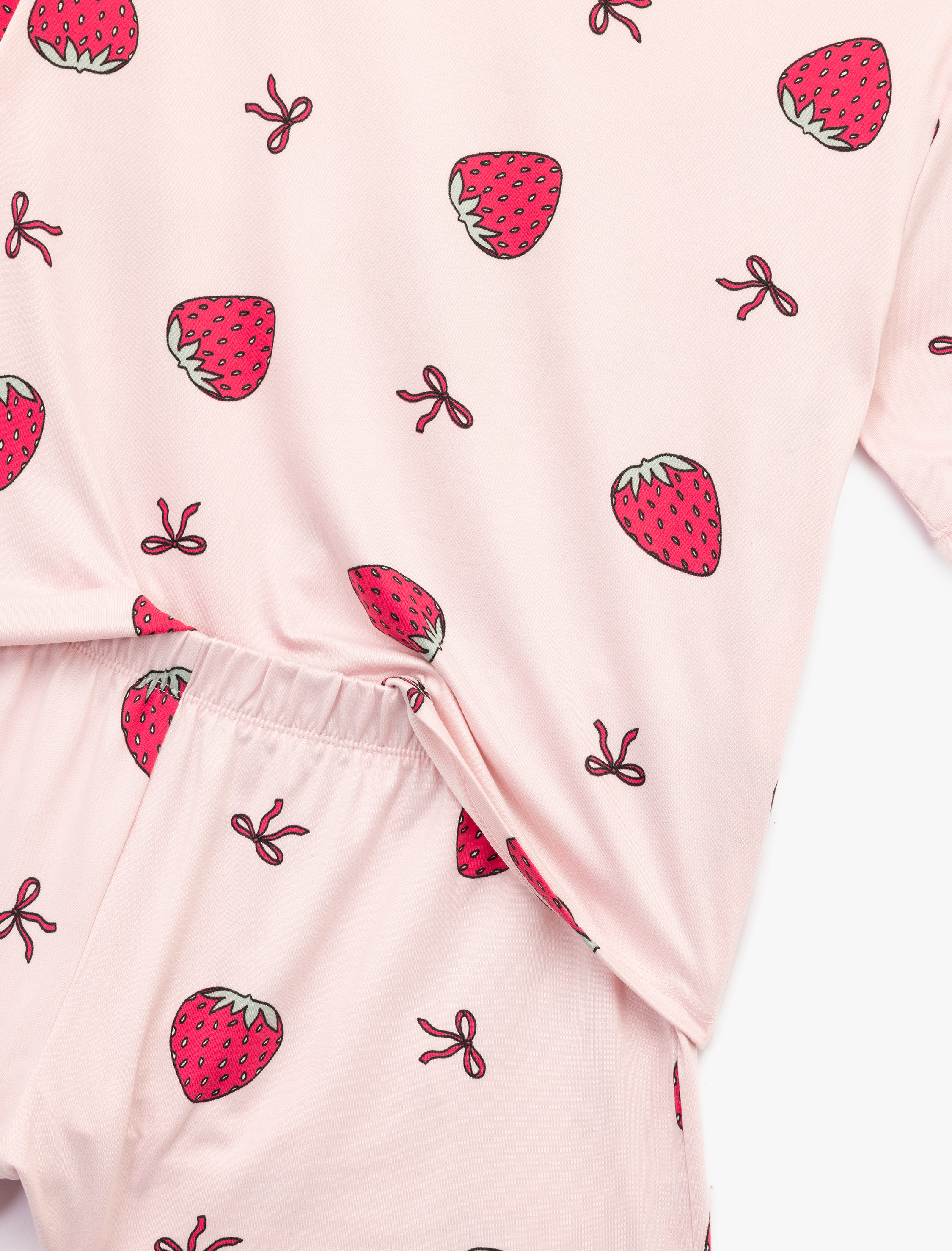   Rahat Kalıp Kısa Kollu Çilek Desenli Şortlu Pijama Takımı