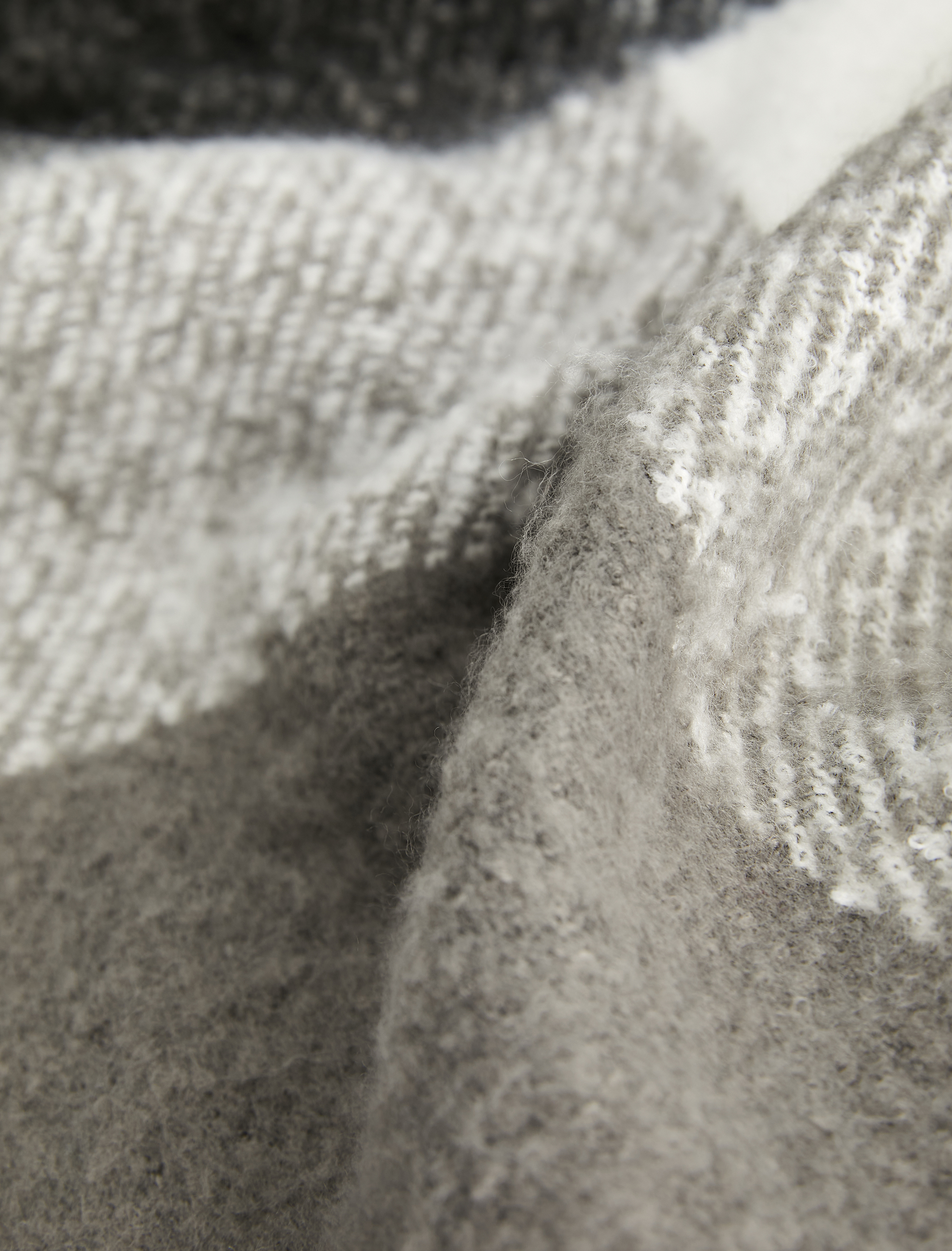  Kadın Yumuşak Dokulu Kareli Püsküllü Uzun Atkı