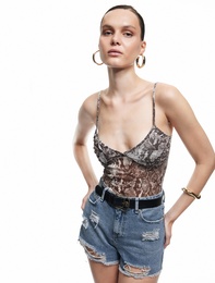 Koton X Zeynep Bastık - Slim Fit Yarı Transparan Yılan Desenli Tül İnce Askılı Bluz