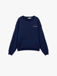 Şardonlu Uzun Kollu Rahat Kesim Bisiklet Yaka Yıldız Dikiş Detaylı Baskılı Sweatshirt