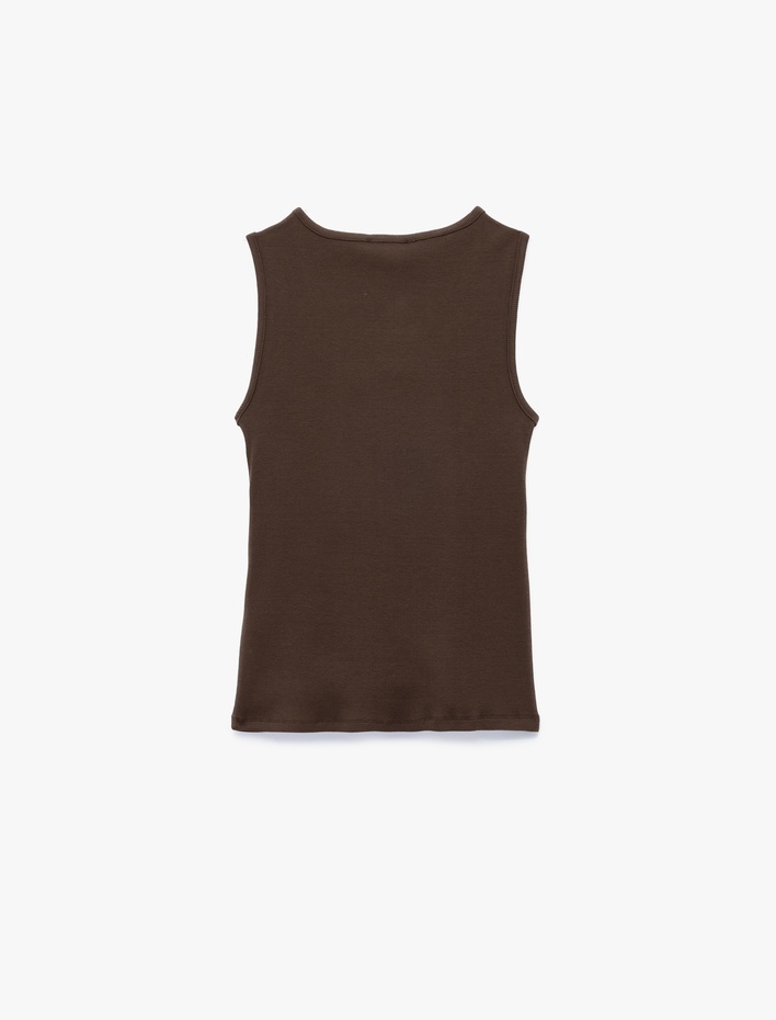  Pamuklu U Yaka Metal Aksesuarlı Kolsuz Bluz