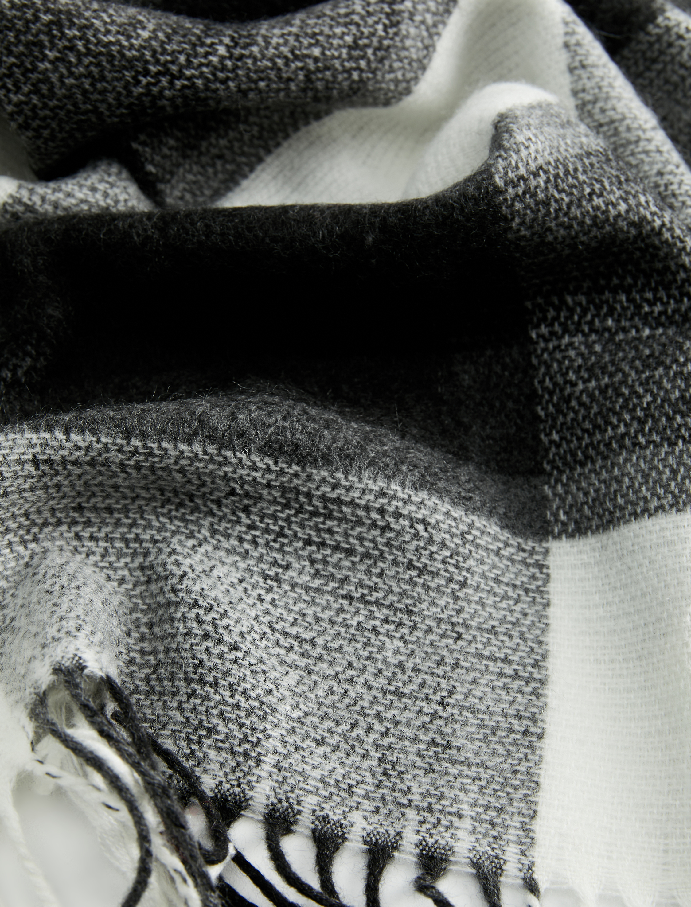  Kadın Yumuşak Dokulu Ekoseli Püsküllü Uzun Atkı