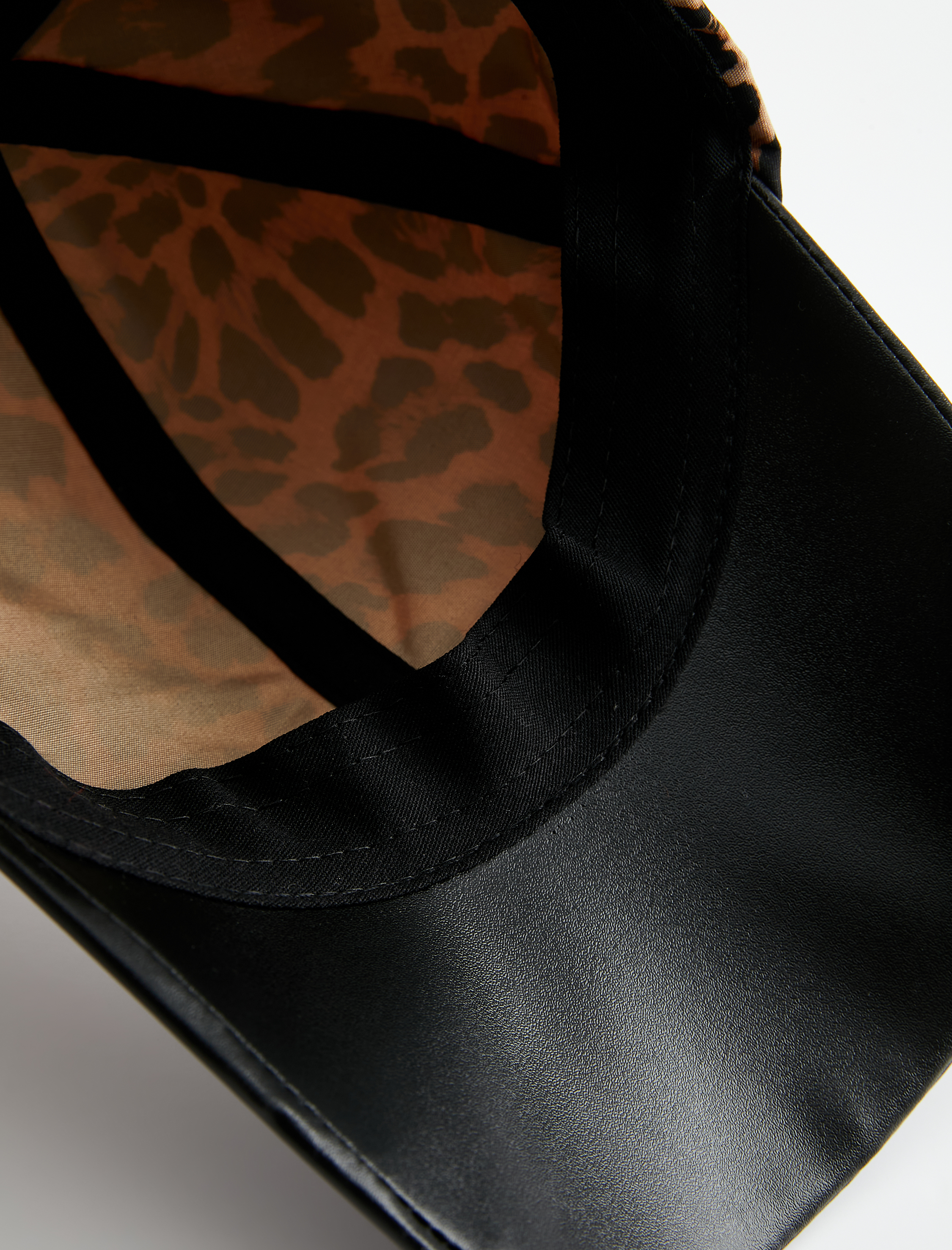  Kadın Leopar Desenli Kep Şapka