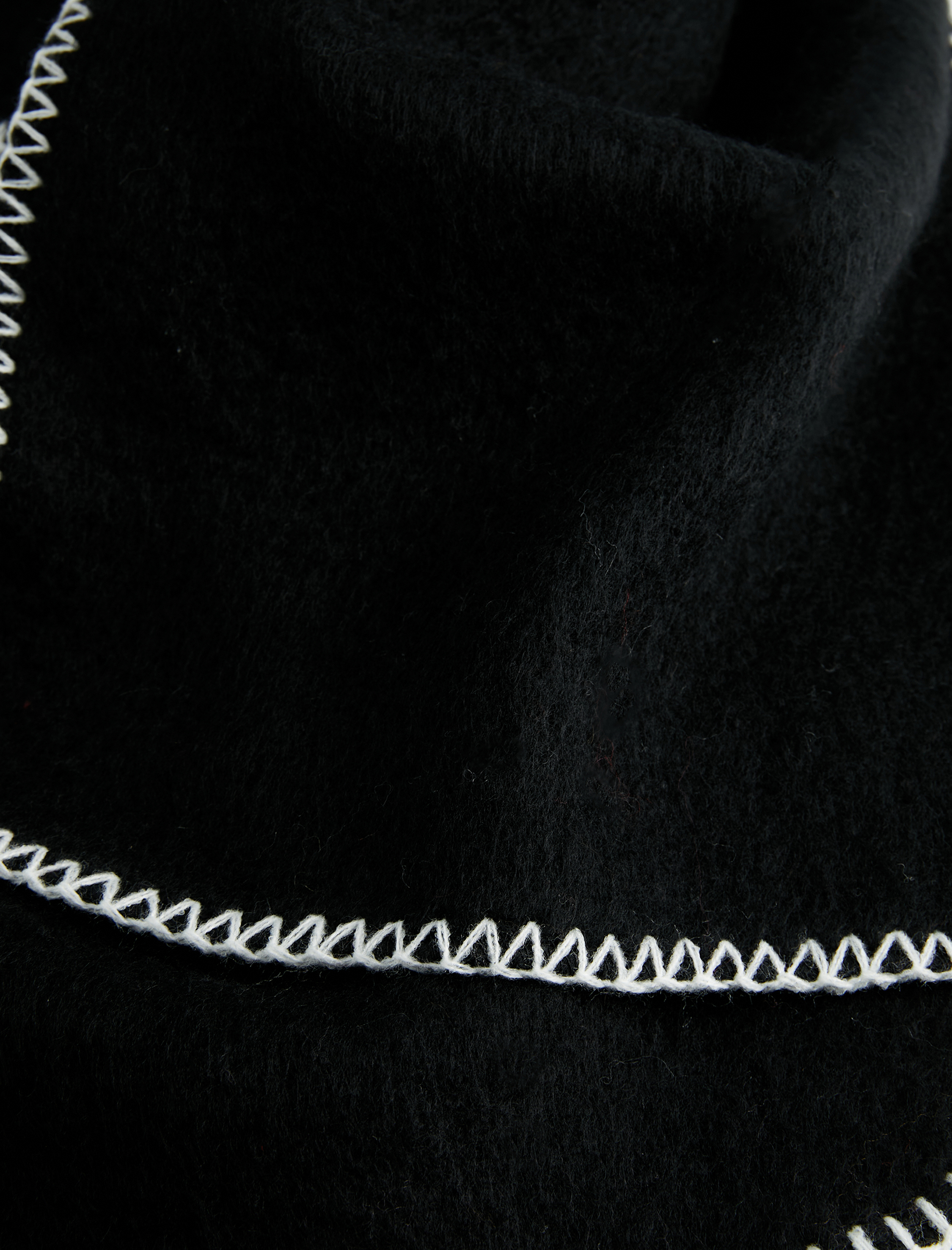  Kadın Dikiş Detaylı Yumuşak Dokulu Uzun Atkı