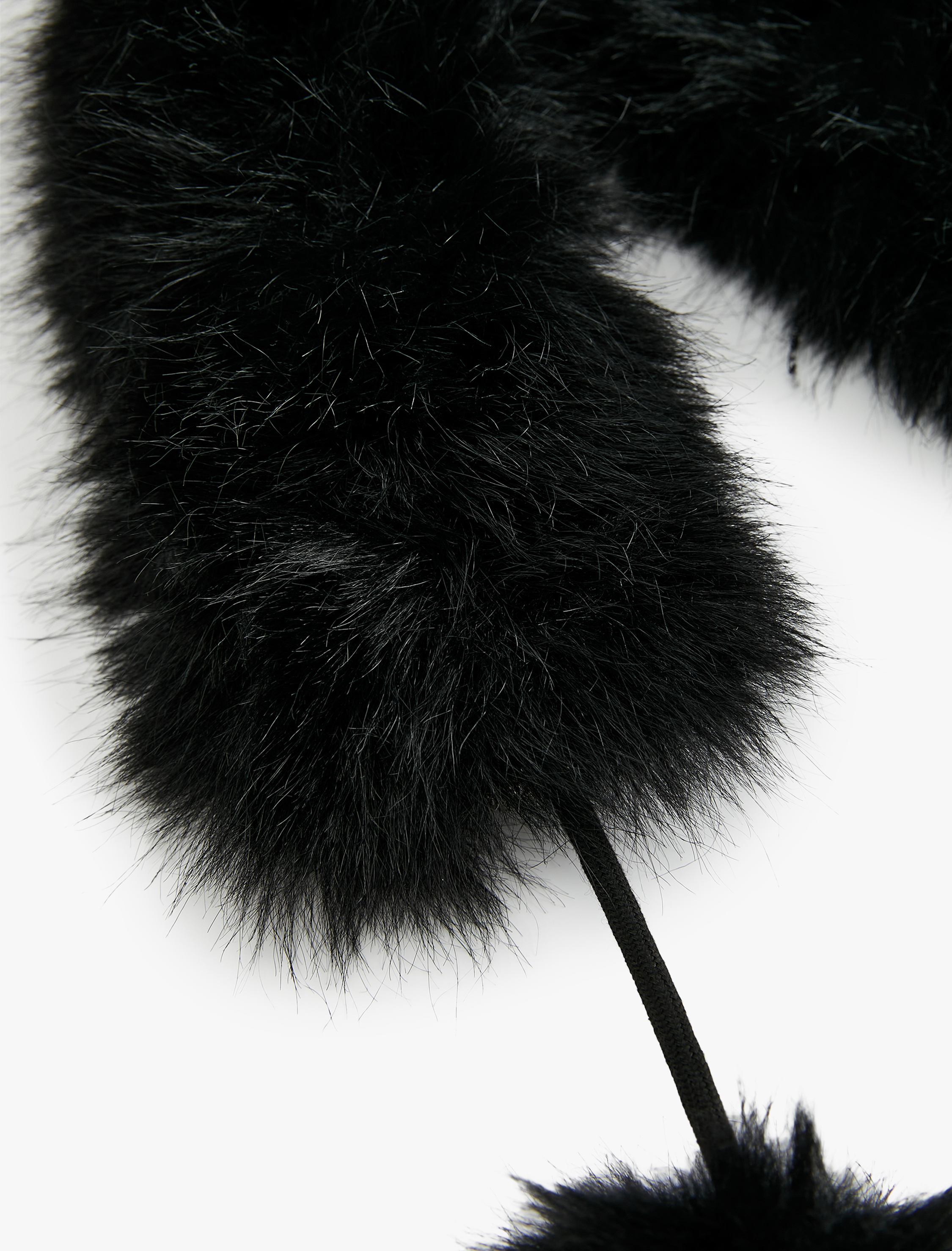  Kadın Pon Pon Detaylı Suni Kürklü Kısa Atkı