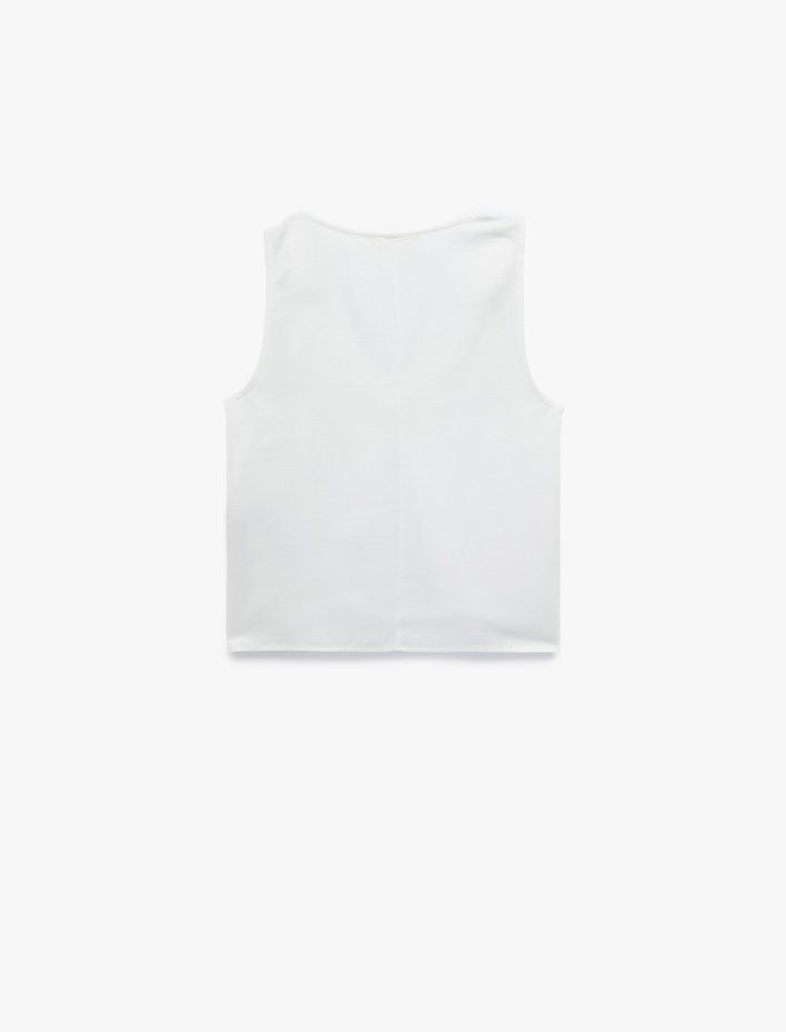  Aksesuar Detaylı V Yaka Kolsuz Bluz